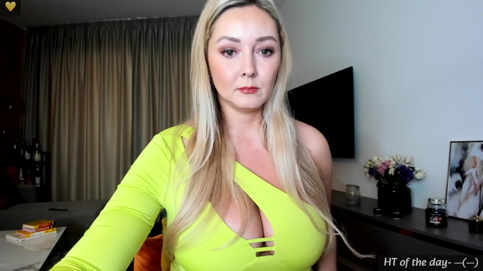 Gallery image thumbnail from Mi_Ha's myfreecams stream on, 04/17/2024, 17:19 image 1 of 20