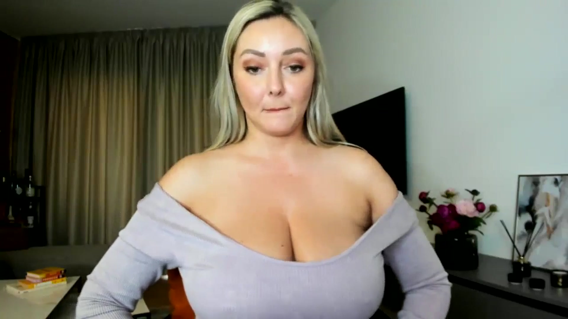 Gallery image thumbnail from Mi_Ha's myfreecams stream on, 05/10/2024, 16:37 image 13 of 20