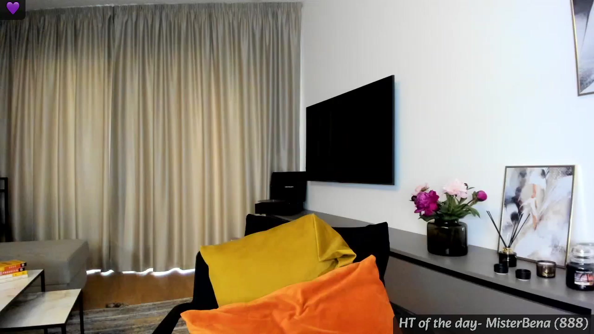 Gallery image thumbnail from Mi_Ha's myfreecams stream on, 05/11/2024, 16:35 image 17 of 20