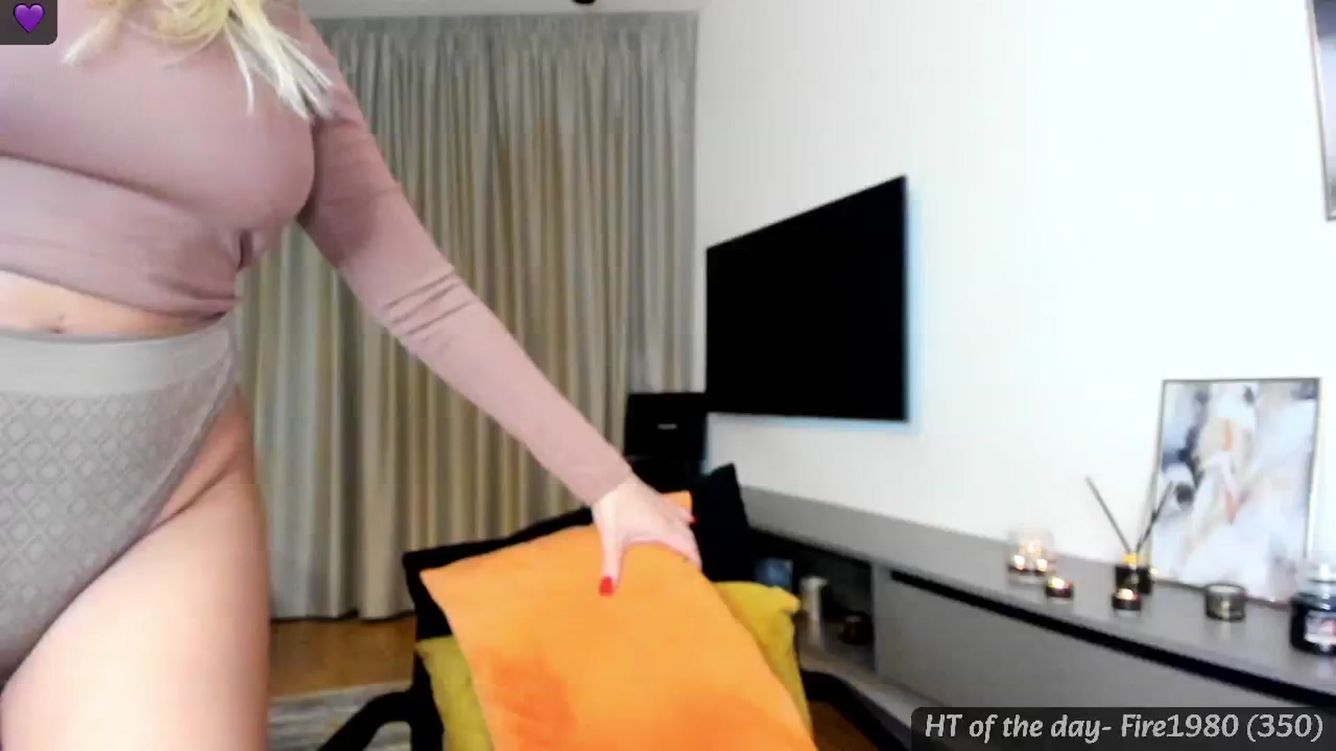 Gallery image thumbnail from Mi_Ha's myfreecams stream on, 05/17/2024, 21:44 image 14 of 20