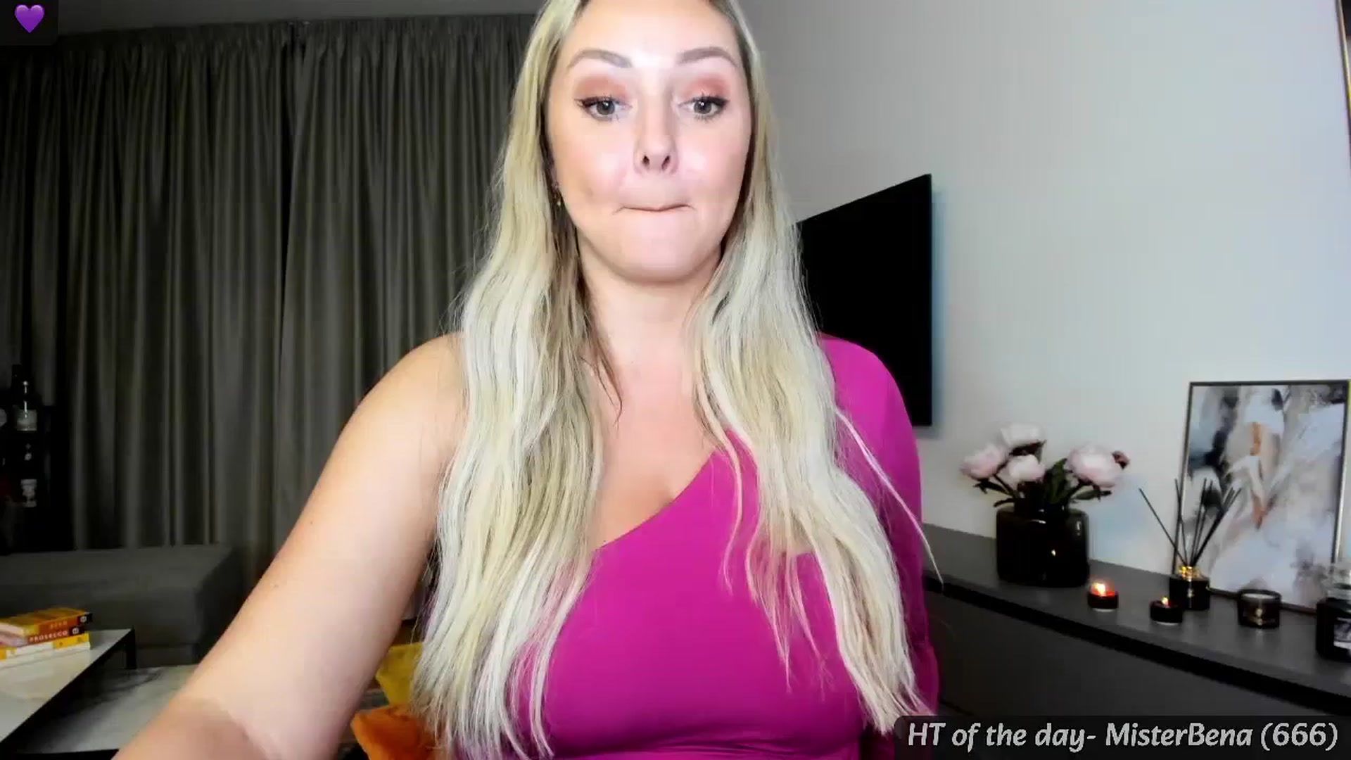 Gallery image thumbnail from Mi_Ha's myfreecams stream on, 05/30/2024, 21:50 image 17 of 20