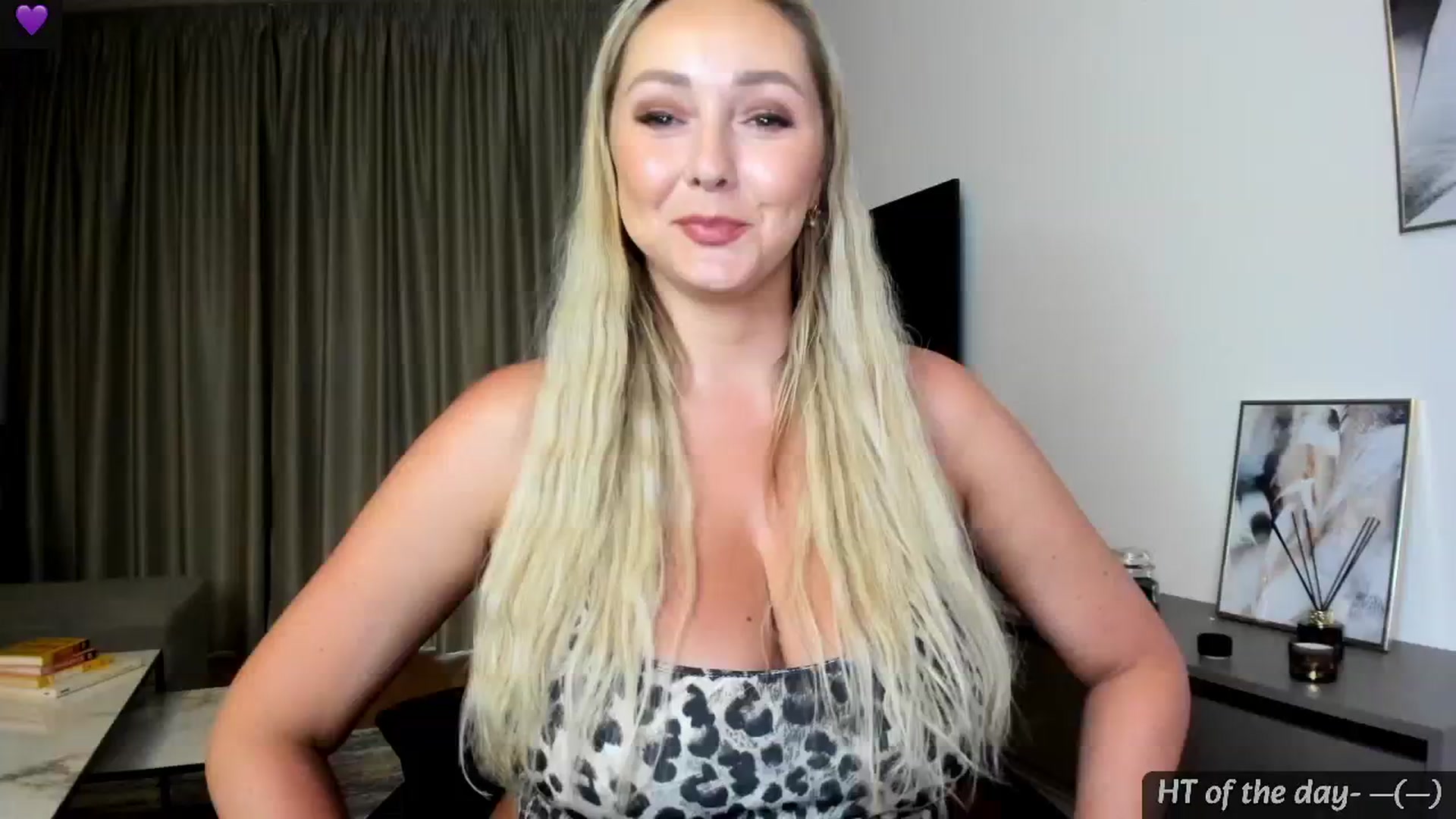 Gallery image thumbnail from Mi_Ha's myfreecams stream on, 06/27/2024, 16:21 image 6 of 20