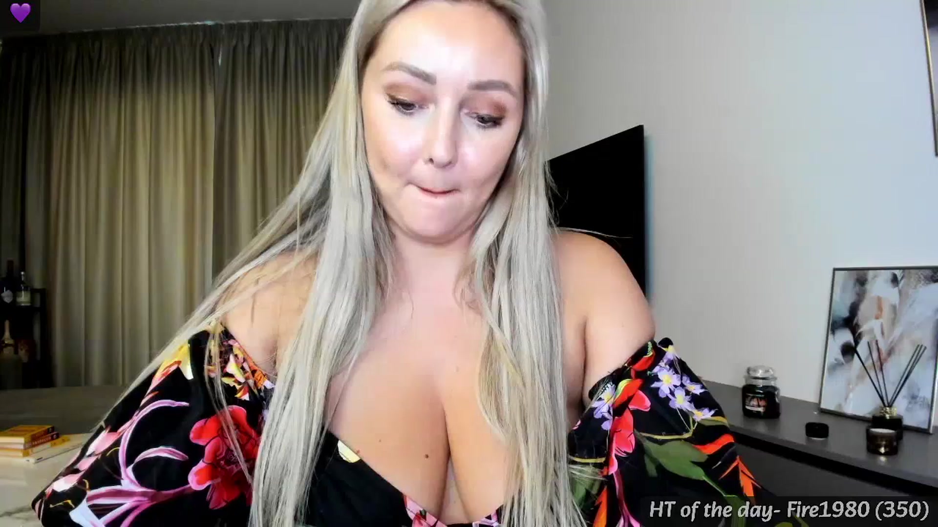 Gallery image thumbnail from Mi_Ha's myfreecams stream on, 07/04/2024, 16:20 image 14 of 20