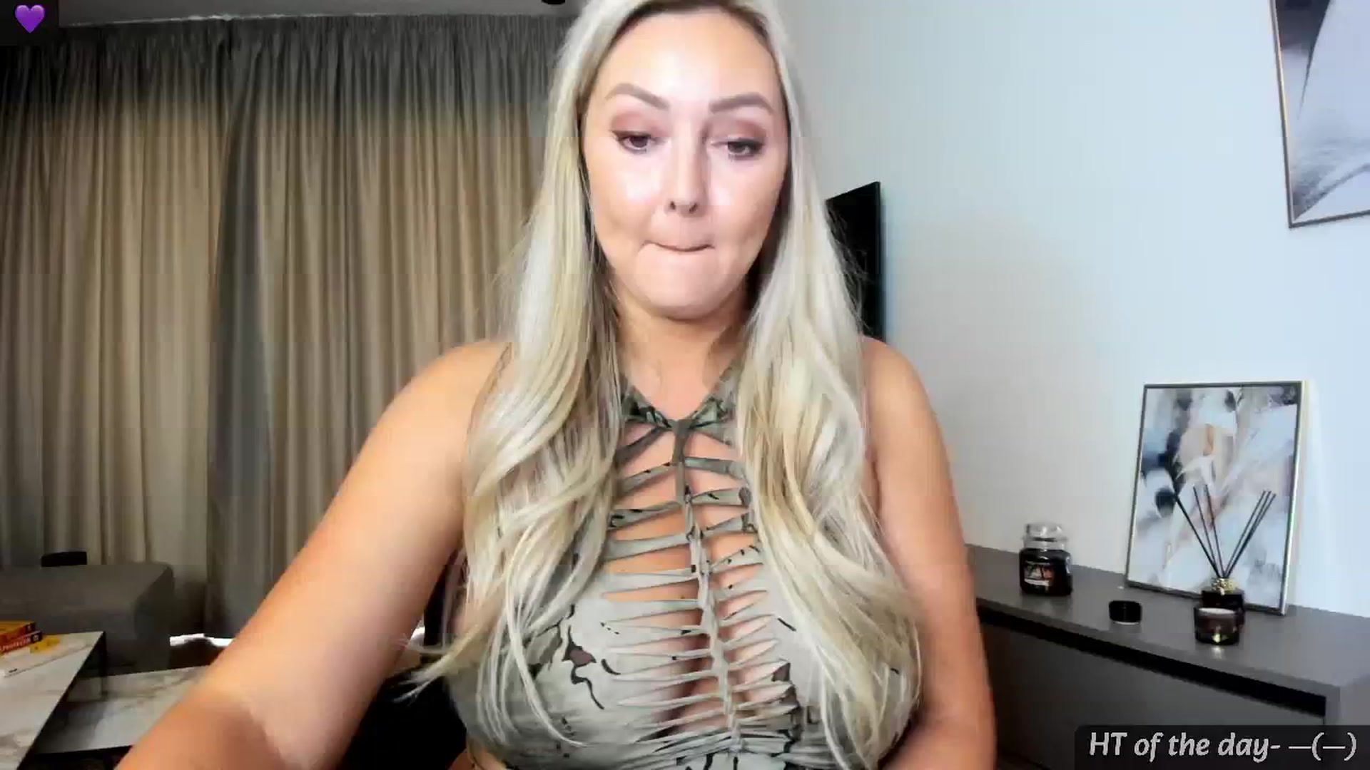 Gallery image thumbnail from Mi_Ha's myfreecams stream on, 07/08/2024, 13:55 image 7 of 20