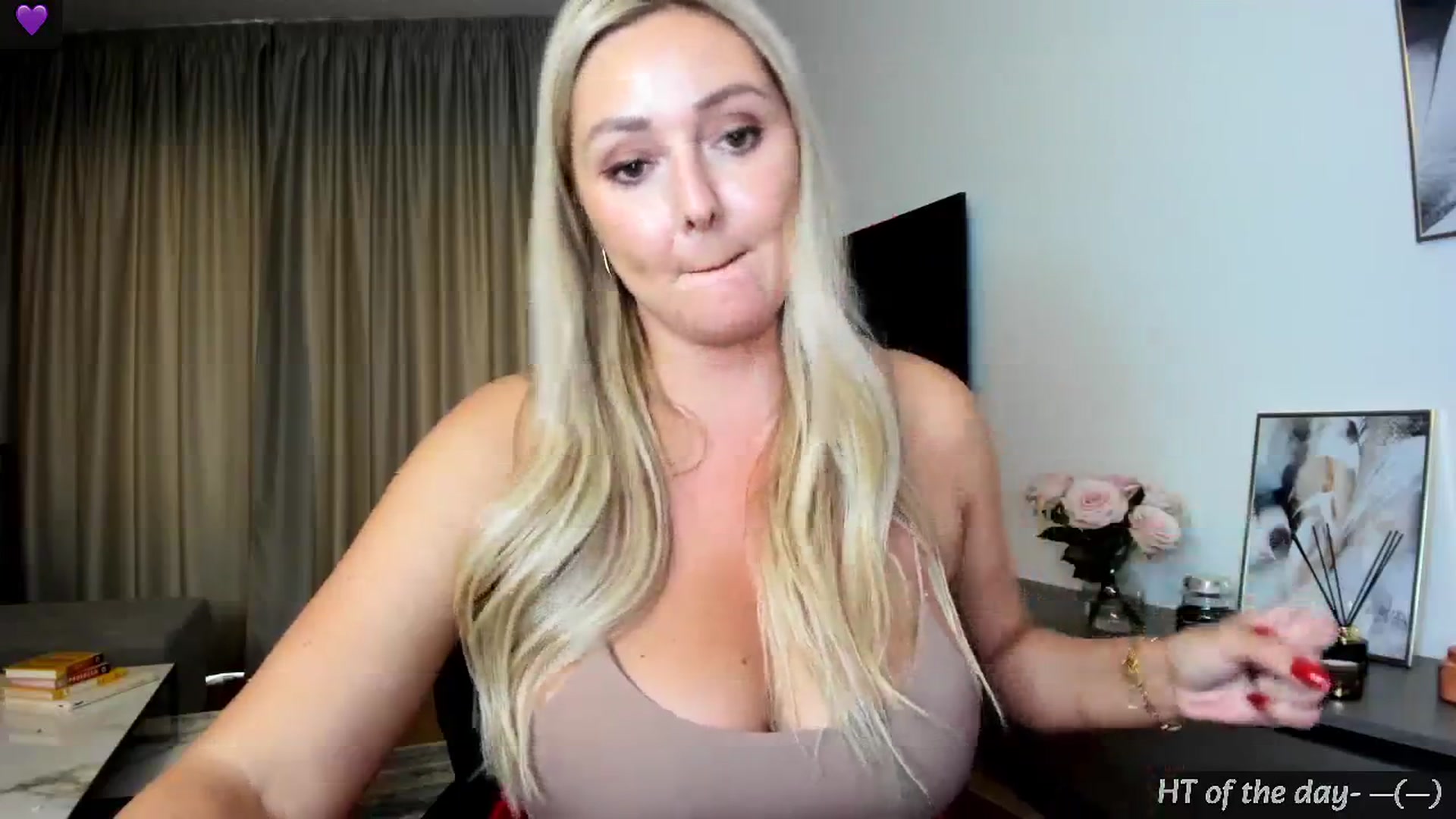 Gallery image thumbnail from Mi_Ha's myfreecams stream on, 07/19/2024, 17:36 image 7 of 20