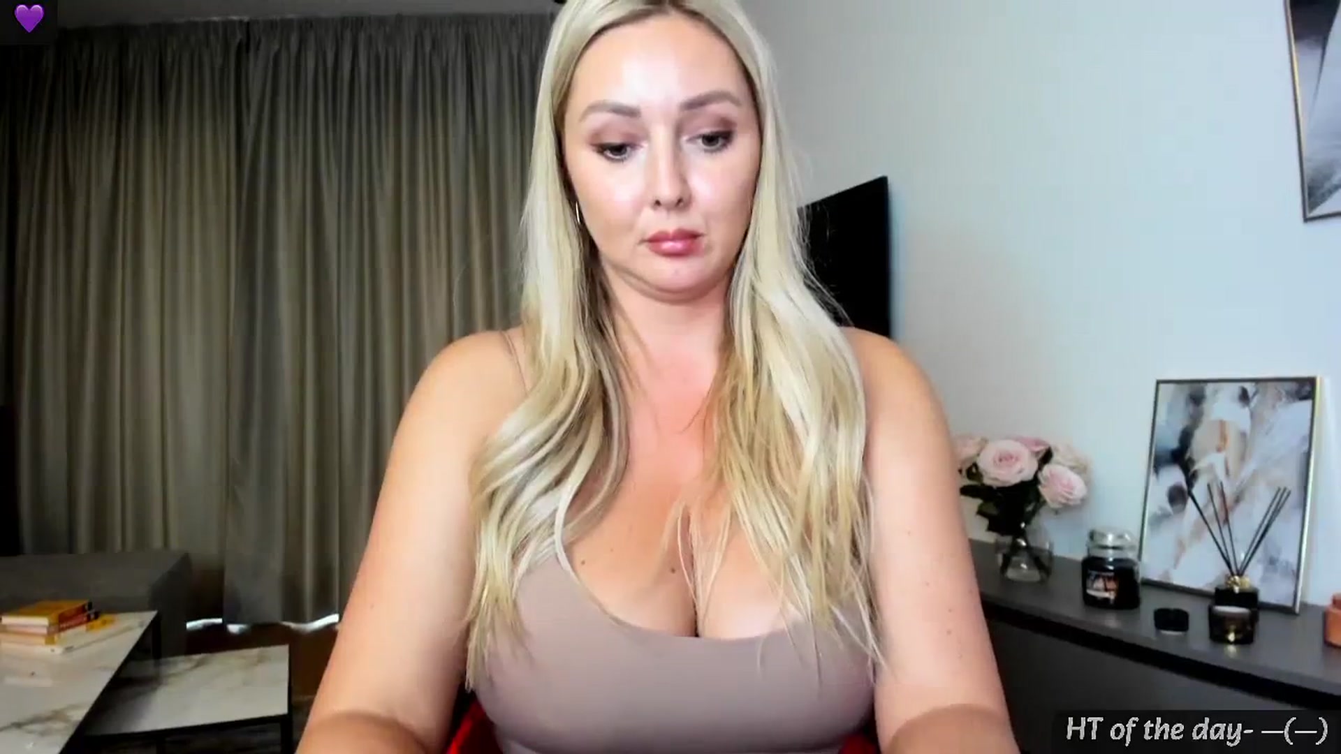Gallery image thumbnail from Mi_Ha's myfreecams stream on, 07/19/2024, 17:36 image 5 of 20