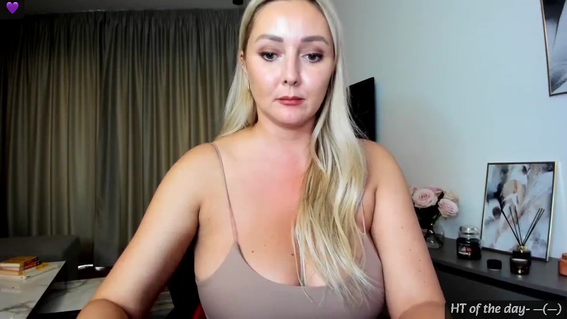 Gallery image thumbnail from Mi_Ha's myfreecams stream on, 07/19/2024, 17:36 image 9 of 20