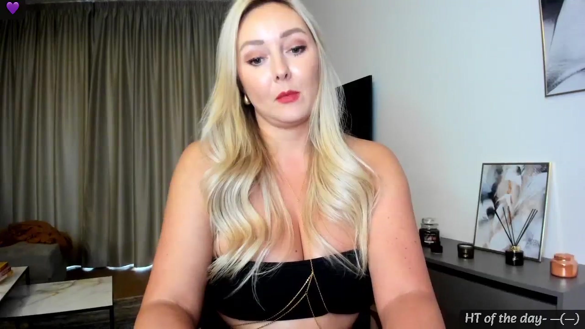 Gallery image thumbnail from Mi_Ha's myfreecams stream on, 08/03/2024, 15:22 image 4 of 20