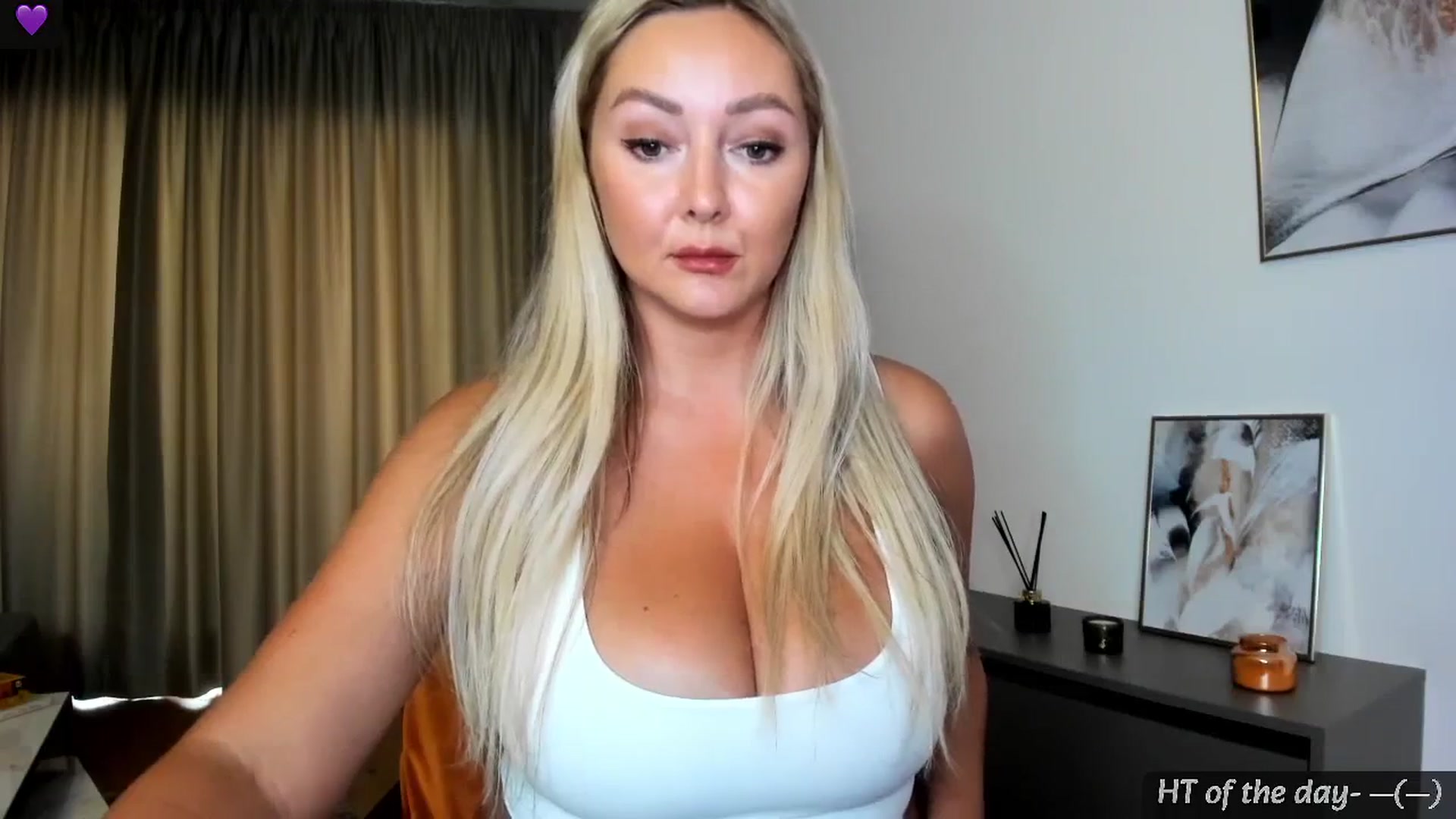 Gallery image thumbnail from Mi_Ha's myfreecams stream on, 08/20/2024, 15:46 image 8 of 20