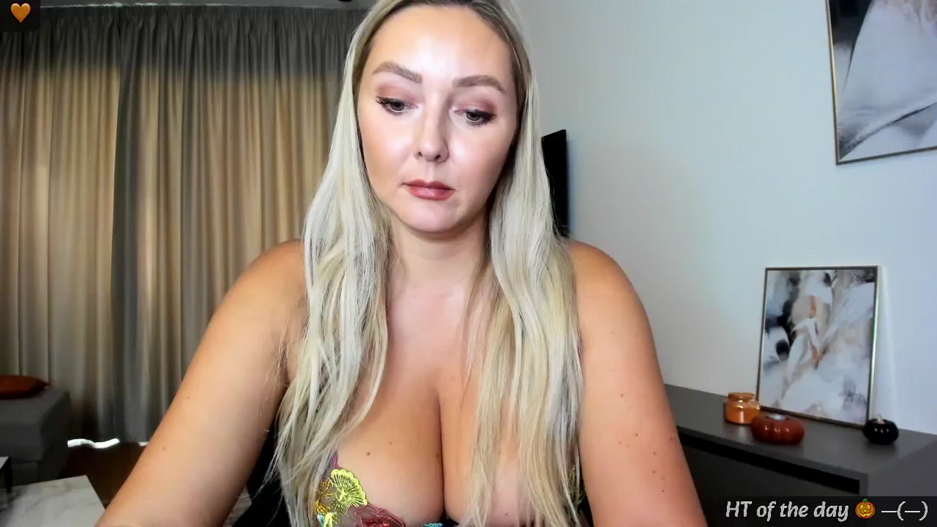 Gallery image thumbnail from Mi_Ha's myfreecams stream on, 09/05/2024, 14:14 image 13 of 20