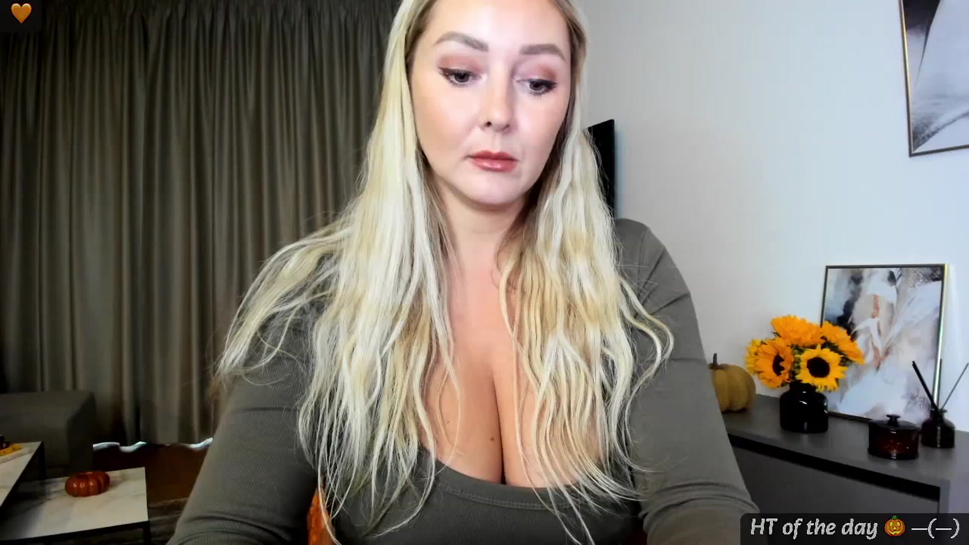 Gallery image thumbnail from Mi_Ha's myfreecams stream on, 09/24/2024, 15:17 image 15 of 20