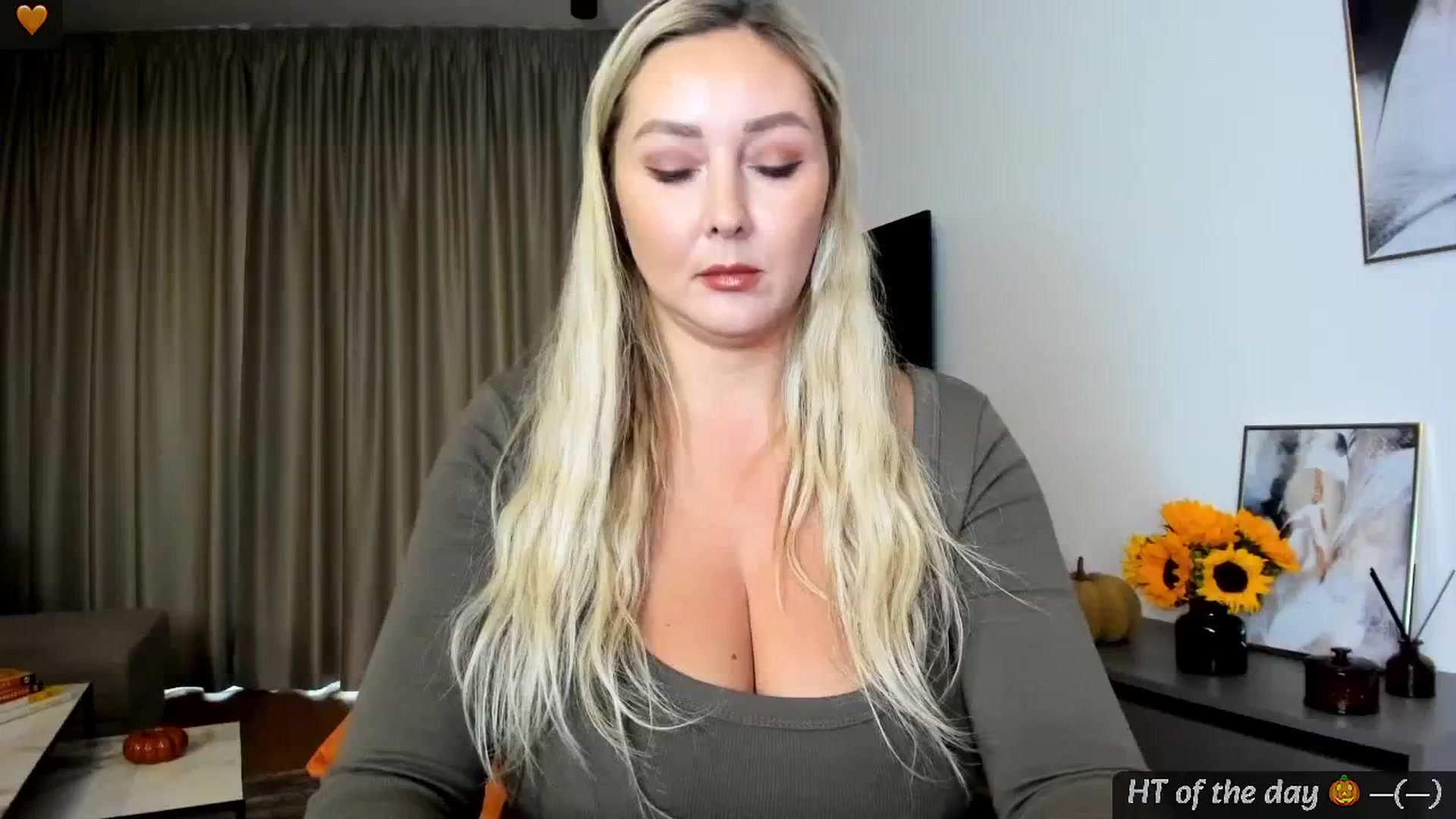 Gallery image thumbnail from Mi_Ha's myfreecams stream on, 09/24/2024, 15:17 image 10 of 20