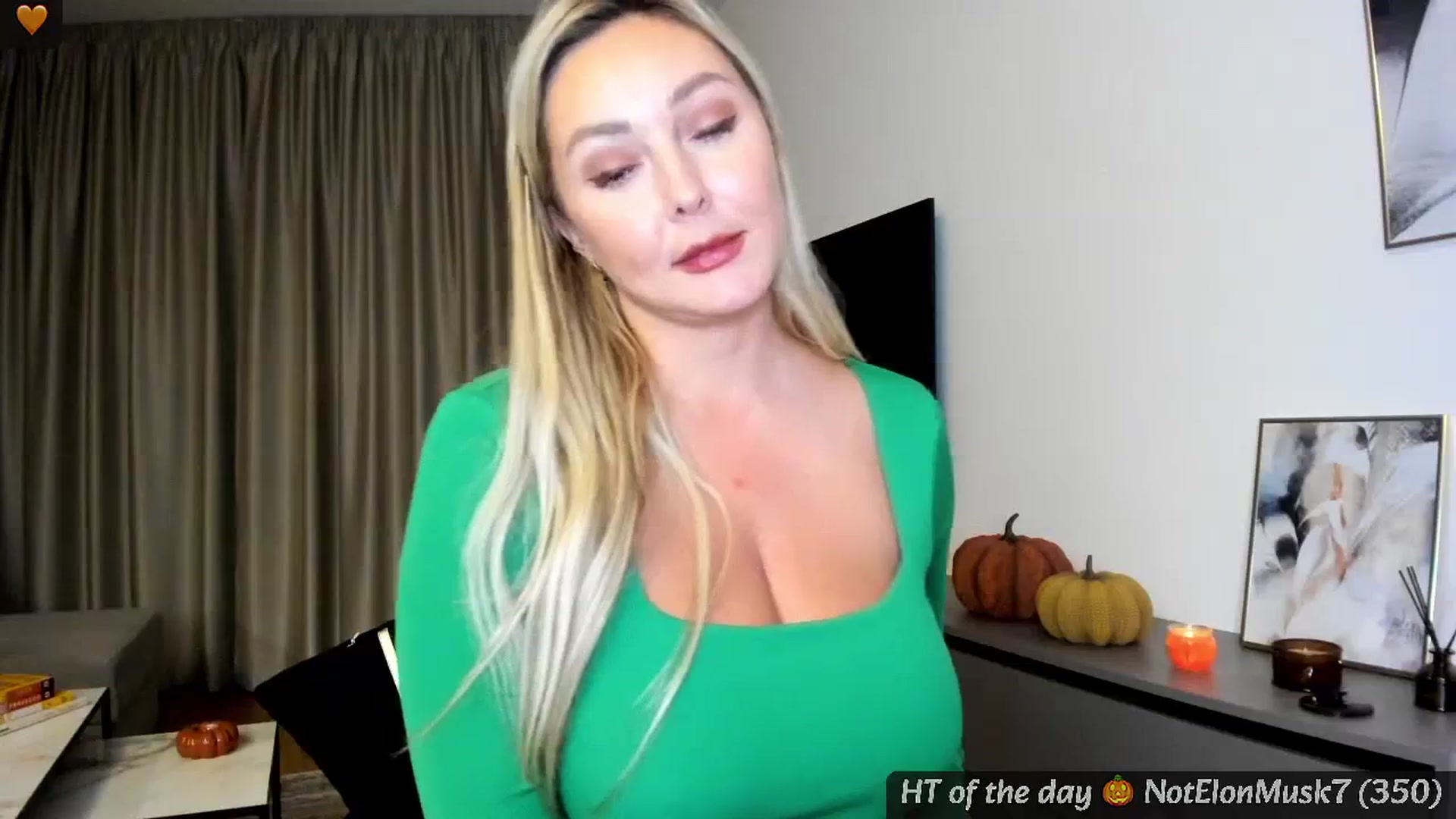 Gallery image thumbnail from Mi_Ha's myfreecams stream on, 10/02/2024, 20:43 image 7 of 20
