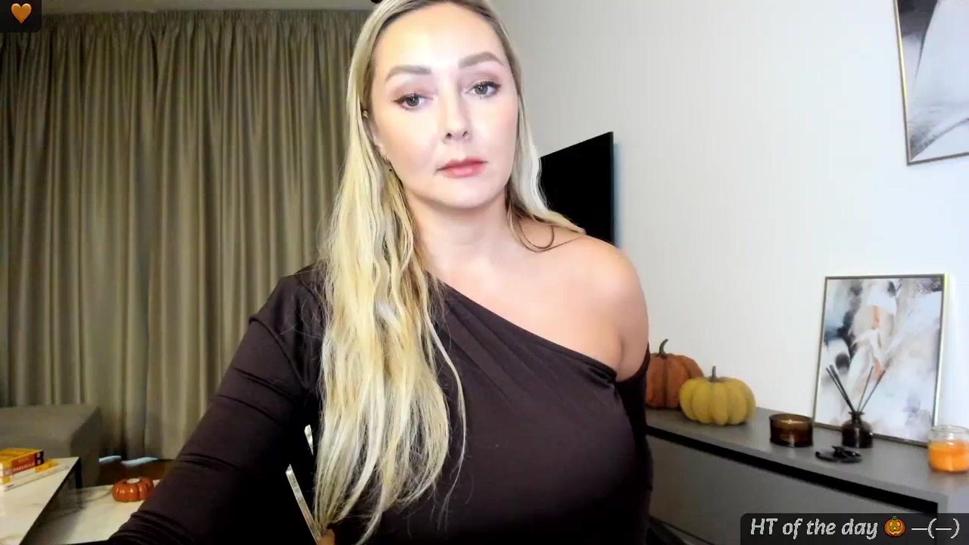 Gallery image thumbnail from Mi_Ha's myfreecams stream on, 10/04/2024, 16:06 image 3 of 20