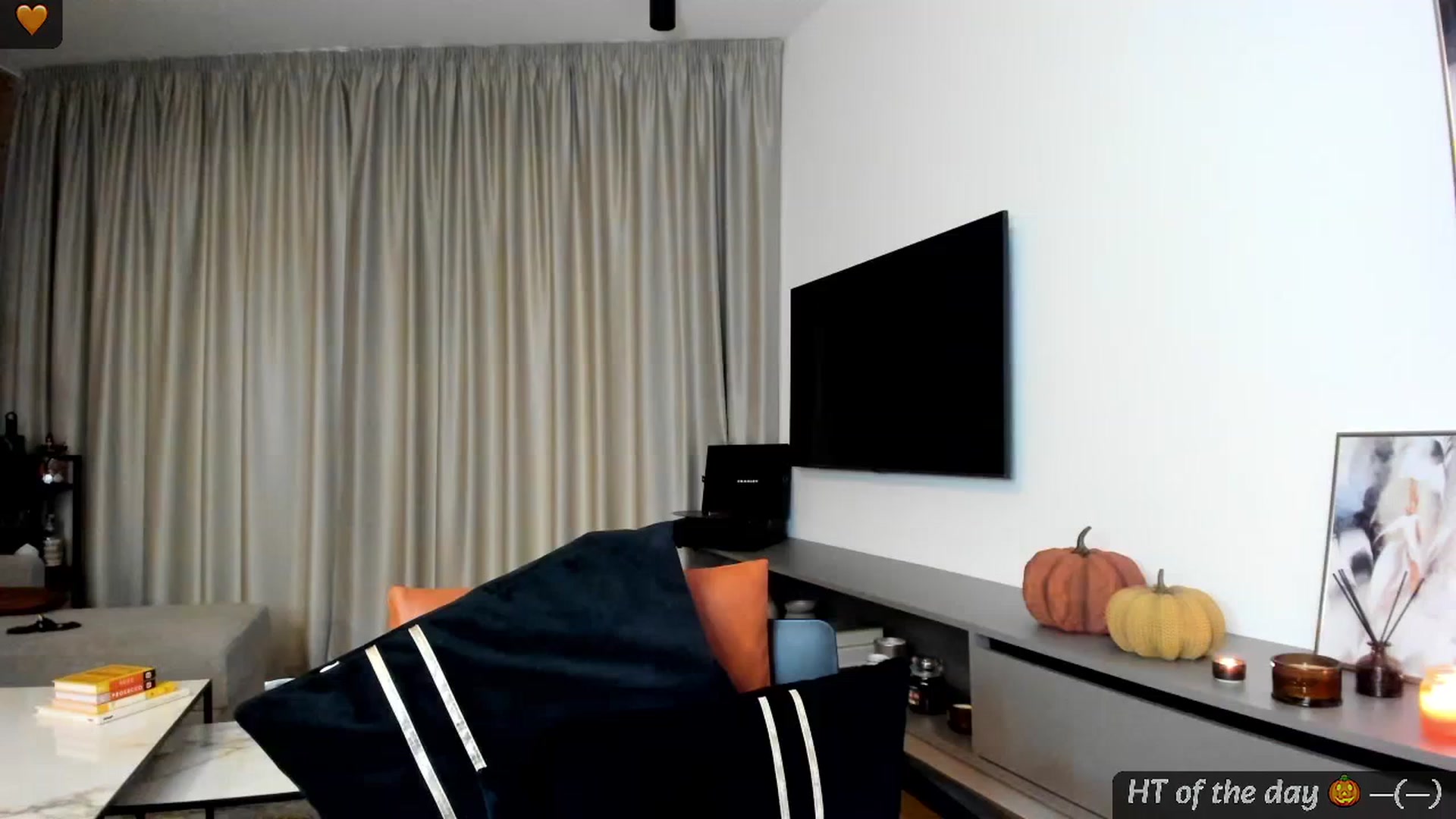 Gallery image thumbnail from Mi_Ha's myfreecams stream on, 10/06/2024, 14:51 image 1 of 20