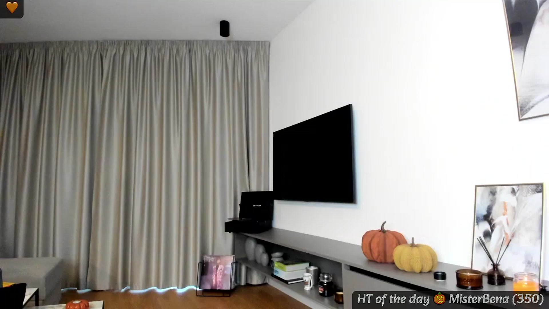 Gallery image thumbnail from Mi_Ha's myfreecams stream on, 10/06/2024, 16:15 image 16 of 20