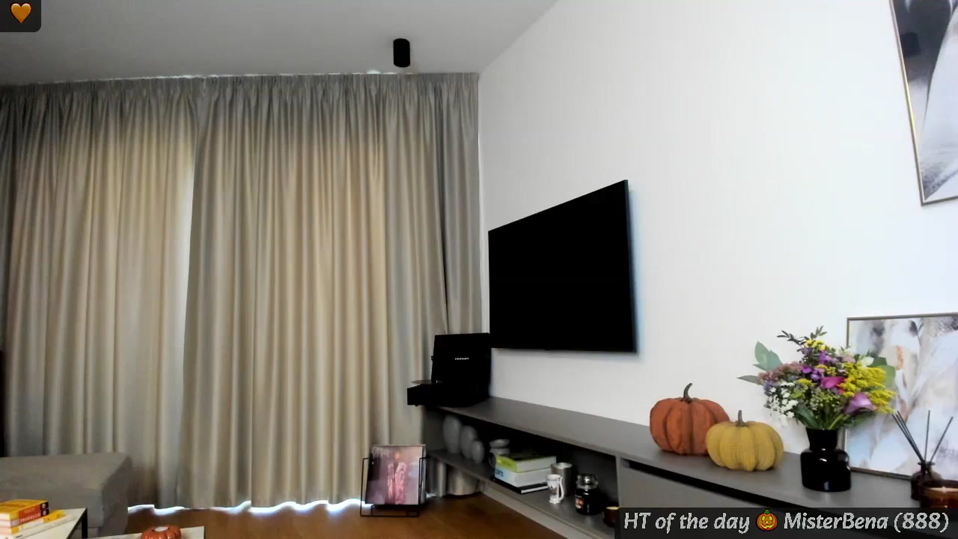 Gallery image thumbnail from Mi_Ha's myfreecams stream on, 10/09/2024, 12:06 image 15 of 20