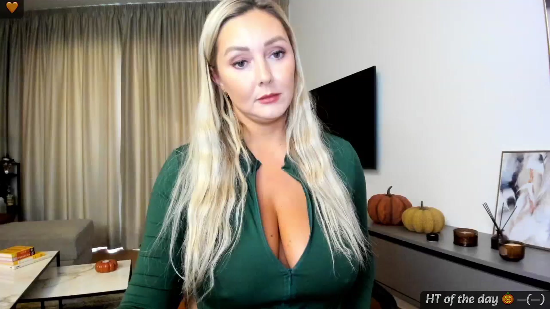 Gallery image thumbnail from Mi_Ha's myfreecams stream on, 10/15/2024, 15:32 image 3 of 20