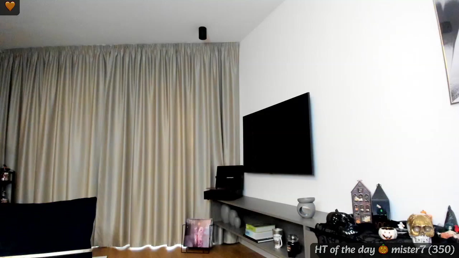 Gallery image thumbnail from Mi_Ha's myfreecams stream on, 10/21/2024, 16:21 image 14 of 20