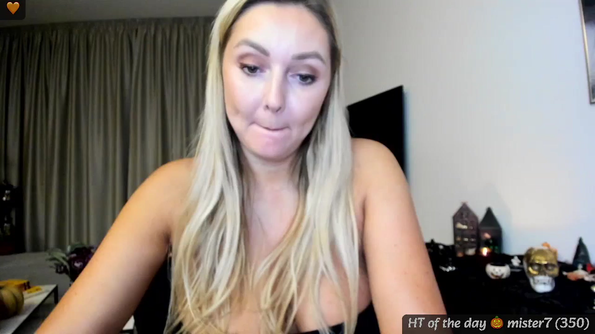 Gallery image thumbnail from Mi_Ha's myfreecams stream on, 10/21/2024, 22:01 image 2 of 20