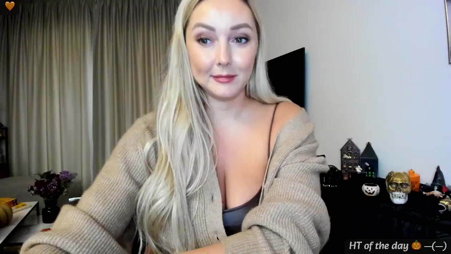 Gallery image thumbnail from Mi_Ha's myfreecams stream on, 10/23/2024, 12:19 image 5 of 20