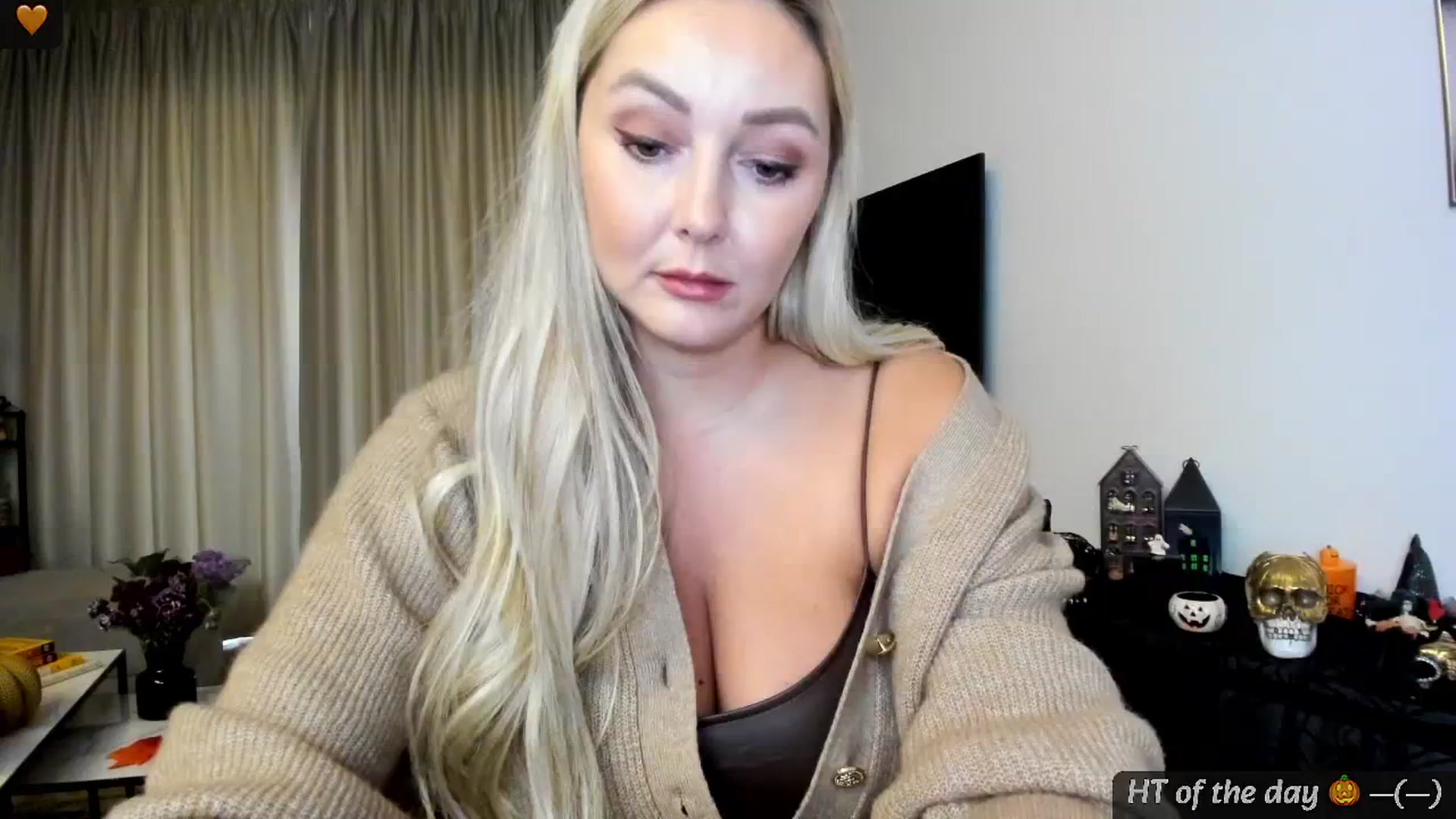 Gallery image thumbnail from Mi_Ha's myfreecams stream on, 10/23/2024, 12:19 image 6 of 20