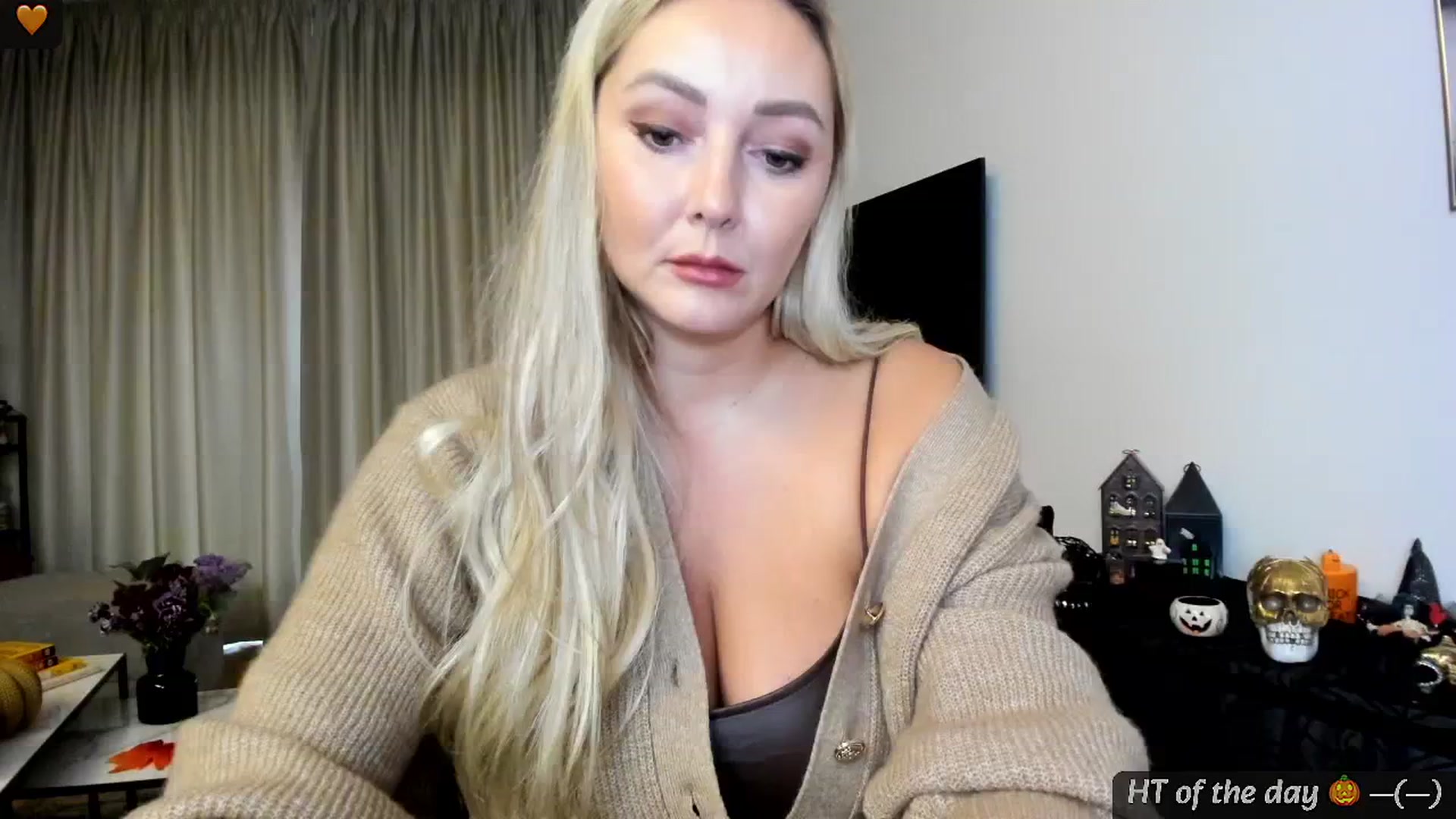 Gallery image thumbnail from Mi_Ha's myfreecams stream on, 10/23/2024, 12:19 image 12 of 20