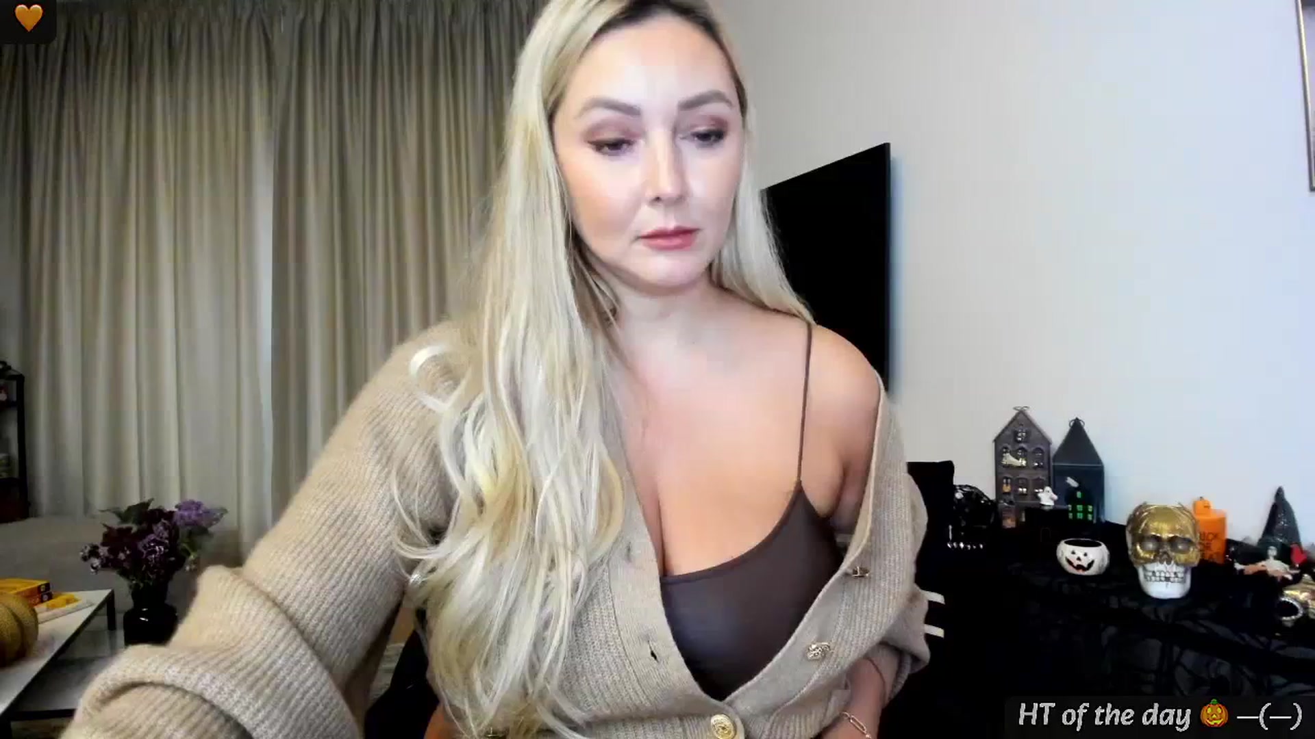 Gallery image thumbnail from Mi_Ha's myfreecams stream on, 10/23/2024, 12:19 image 9 of 20