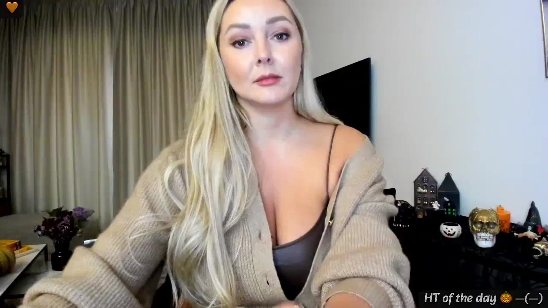 Gallery image thumbnail from Mi_Ha's myfreecams stream on, 10/23/2024, 12:19 image 4 of 20
