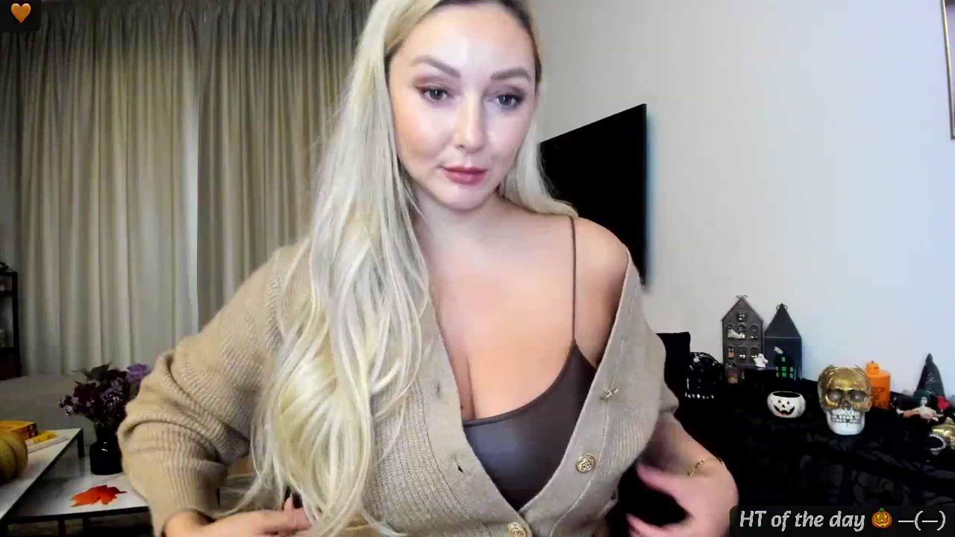 Gallery image thumbnail from Mi_Ha's myfreecams stream on, 10/23/2024, 12:19 image 7 of 20