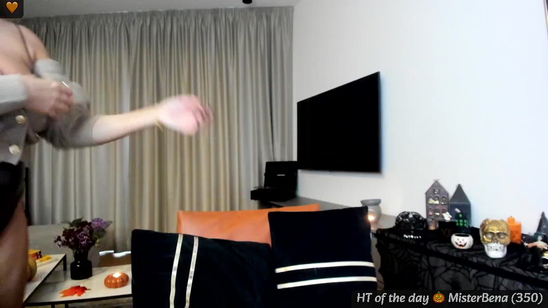 Gallery image thumbnail from Mi_Ha's myfreecams stream on, 10/23/2024, 17:02 image 4 of 20