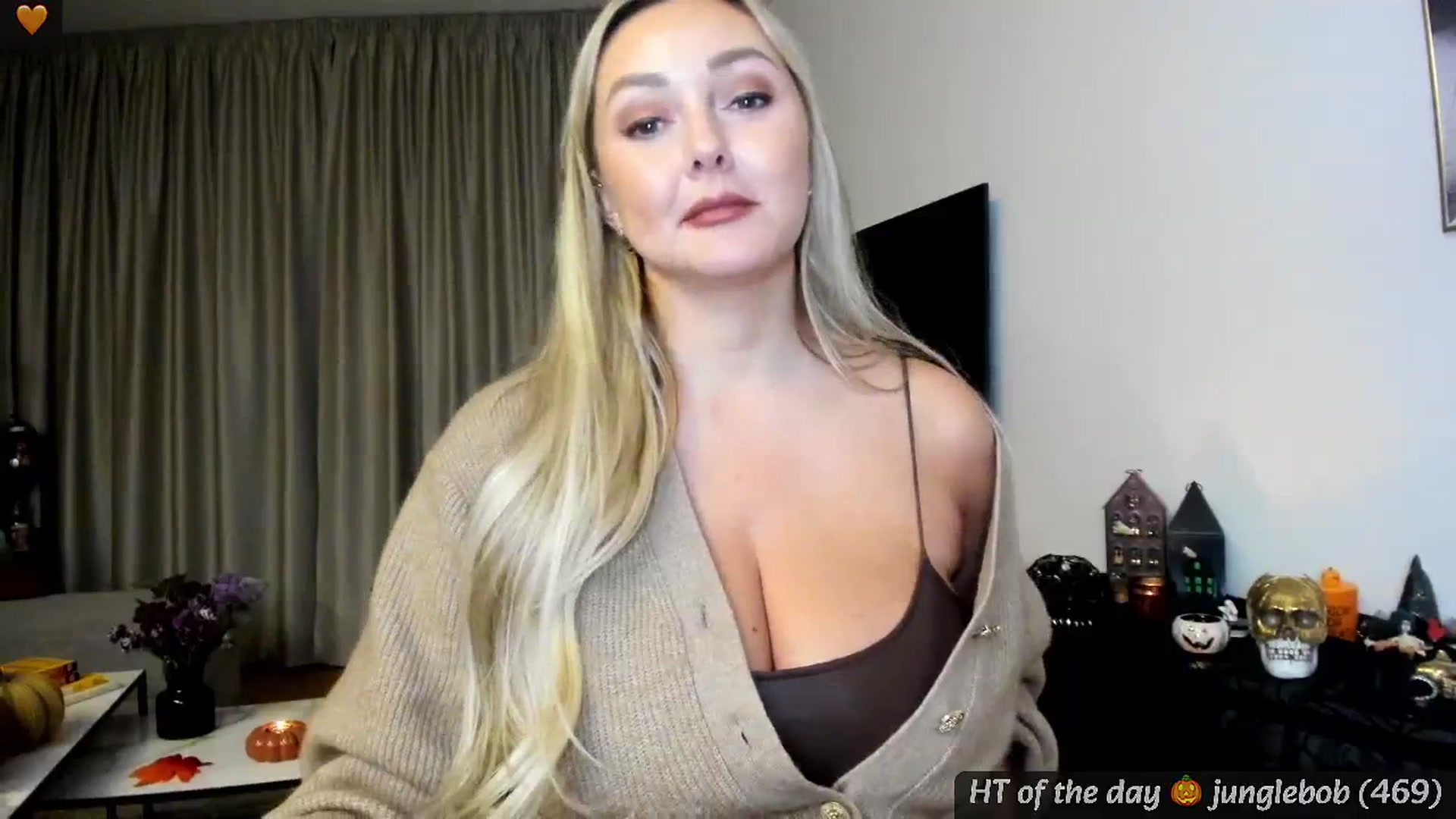 Gallery image thumbnail from Mi_Ha's myfreecams stream on, 10/23/2024, 21:40 image 14 of 20