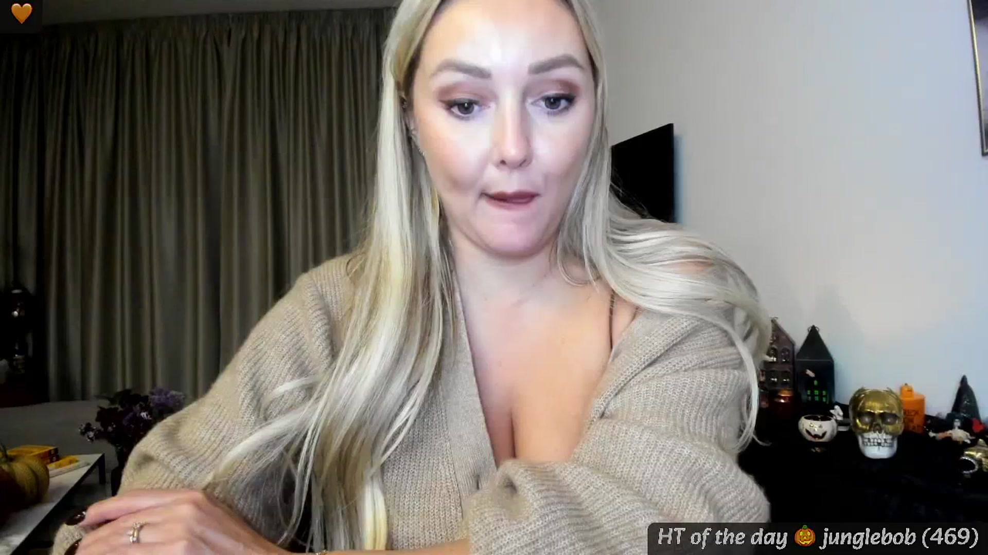 Gallery image thumbnail from Mi_Ha's myfreecams stream on, 10/23/2024, 21:40 image 13 of 20