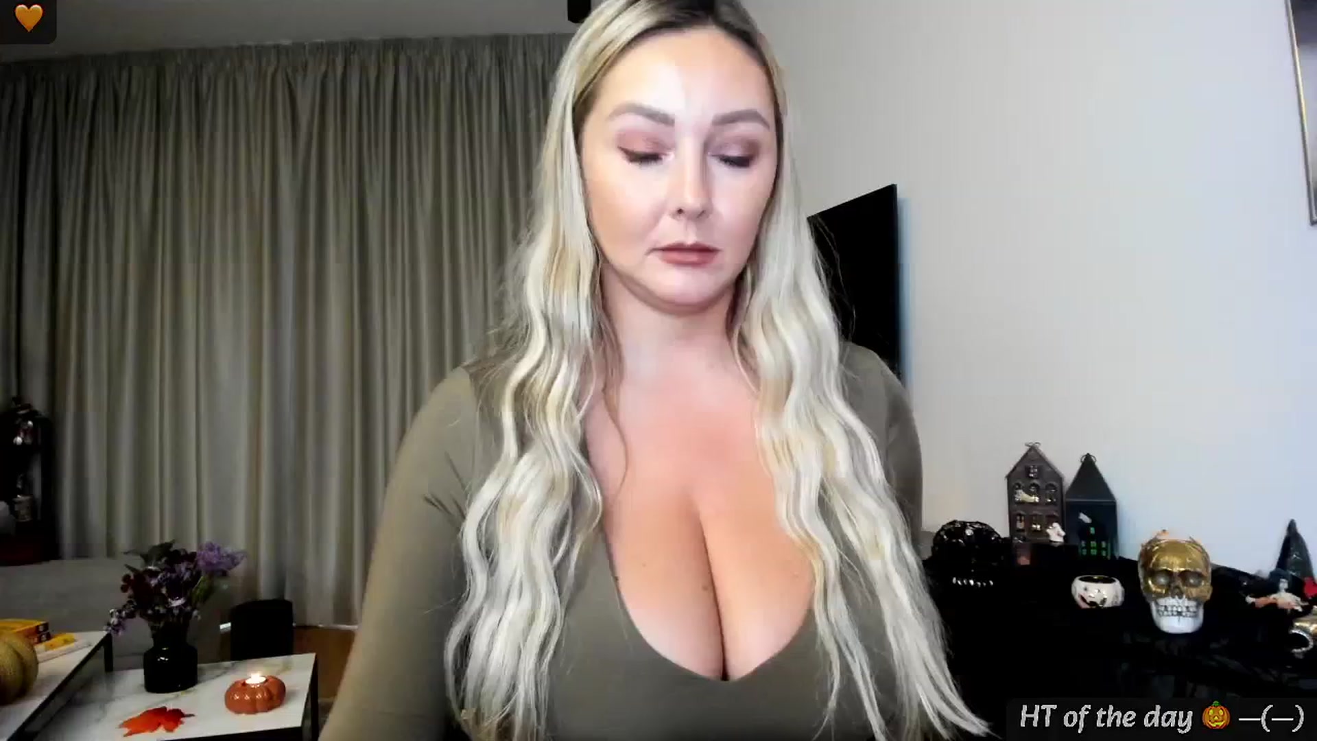 Gallery image thumbnail from Mi_Ha's myfreecams stream on, 10/25/2024, 16:21 image 3 of 20