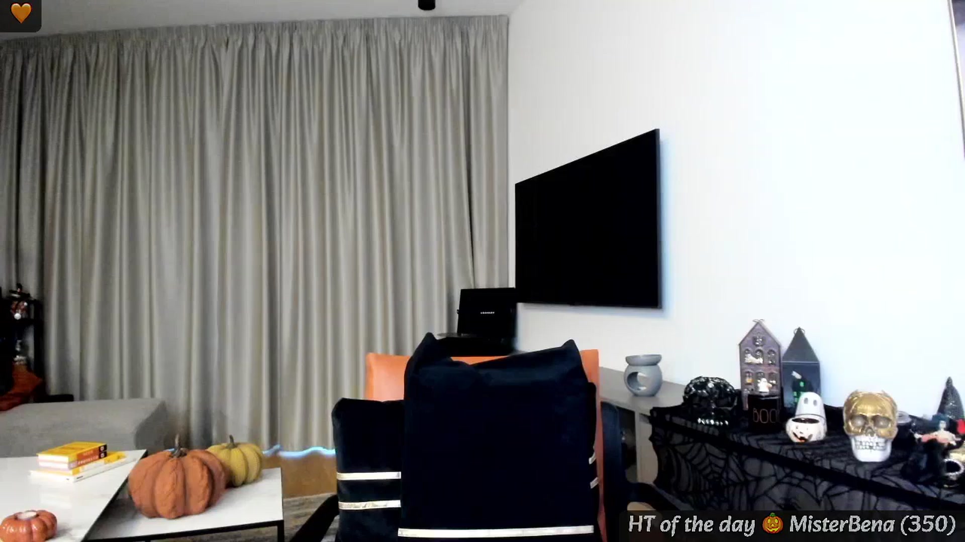 Gallery image thumbnail from Mi_Ha's myfreecams stream on, 10/27/2024, 17:01 image 7 of 20