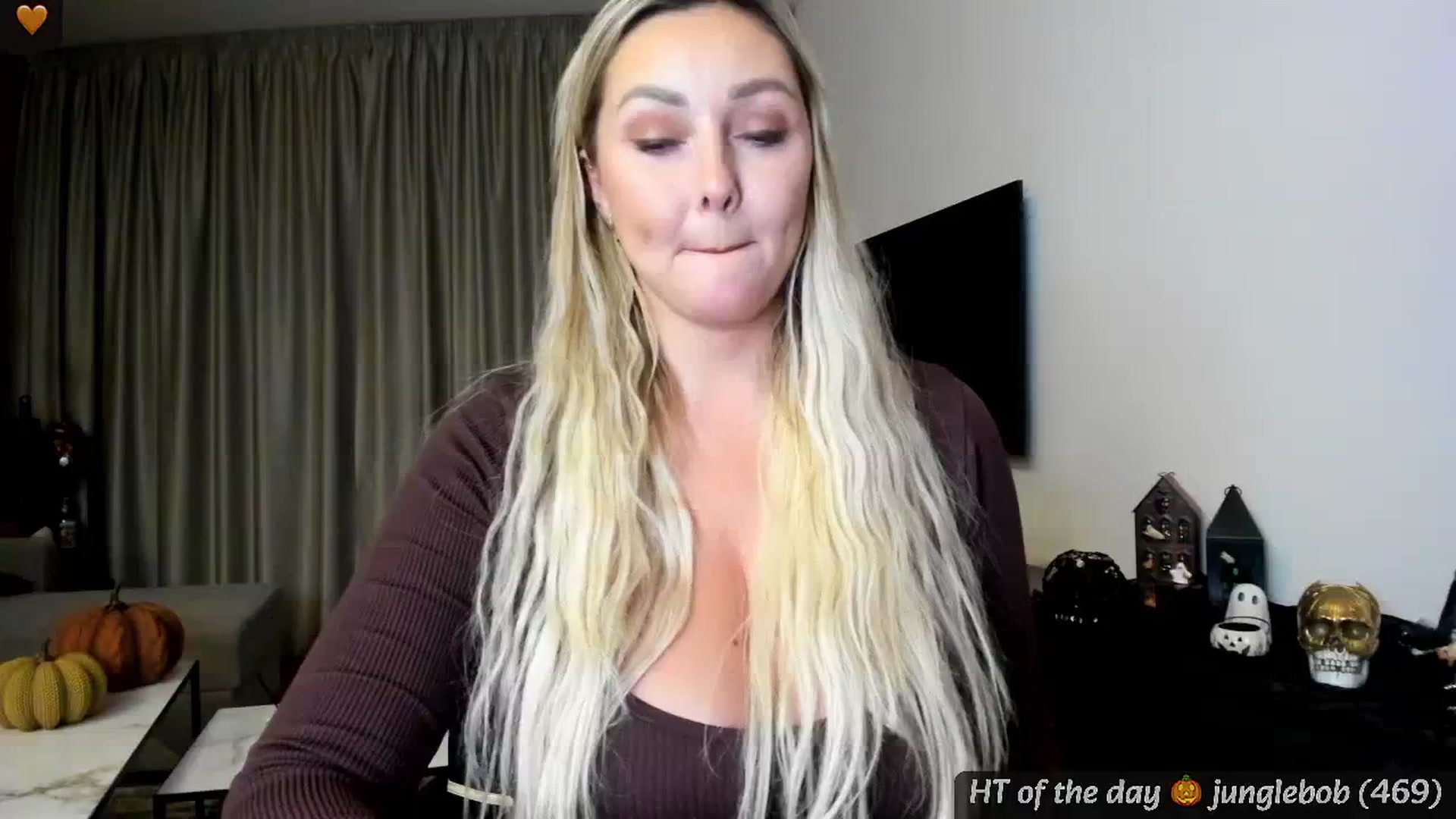 Gallery image thumbnail from Mi_Ha's myfreecams stream on, 10/28/2024, 22:16 image 15 of 20