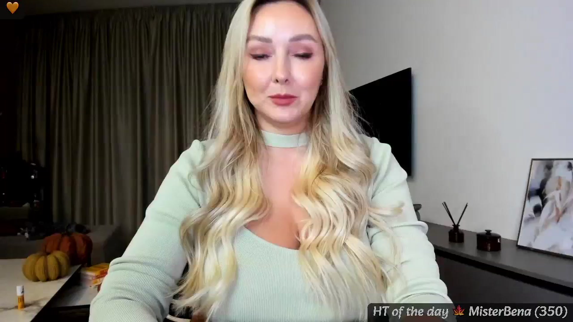 Gallery image thumbnail from Mi_Ha's myfreecams stream on, 11/10/2024, 16:25 image 6 of 20