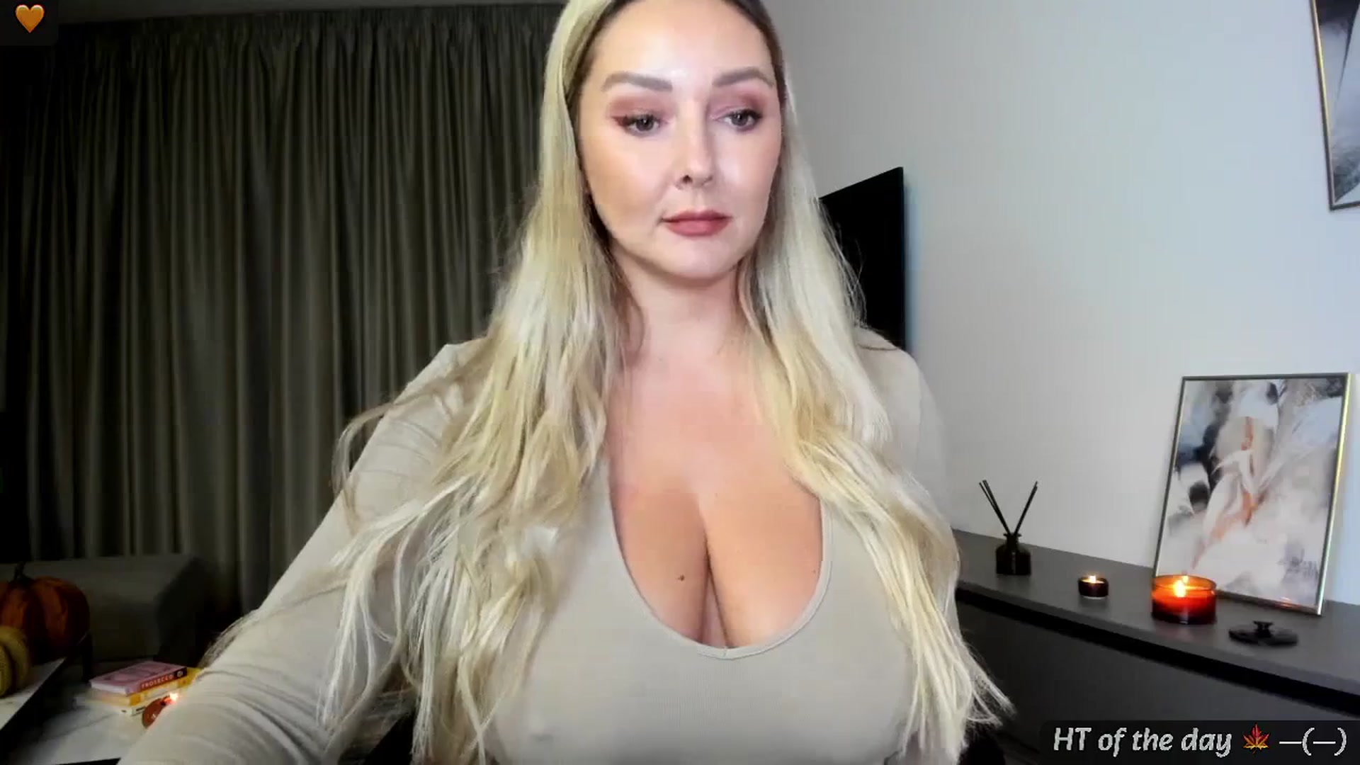 Gallery image thumbnail from Mi_Ha's myfreecams stream on, 11/11/2024, 16:36 image 6 of 20