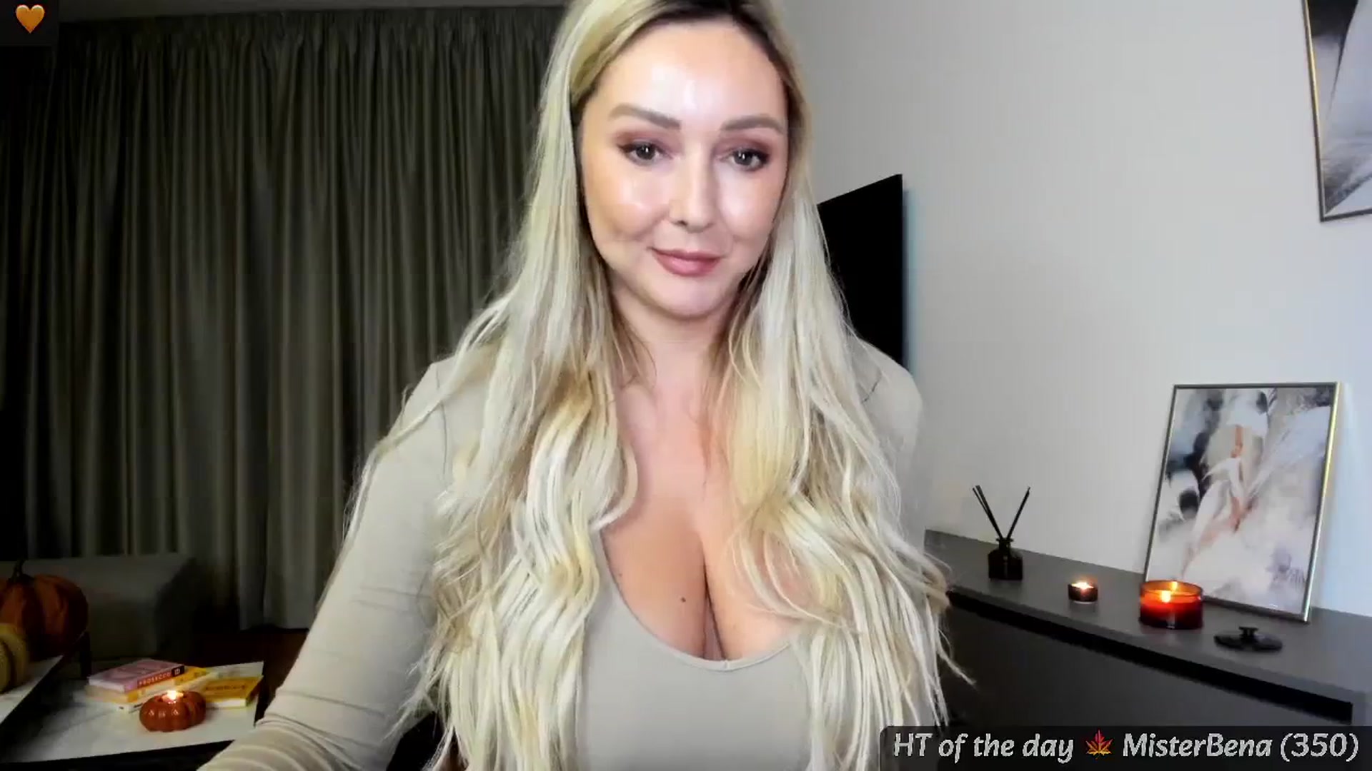 Gallery image thumbnail from Mi_Ha's myfreecams stream on, 11/11/2024, 16:36 image 15 of 20