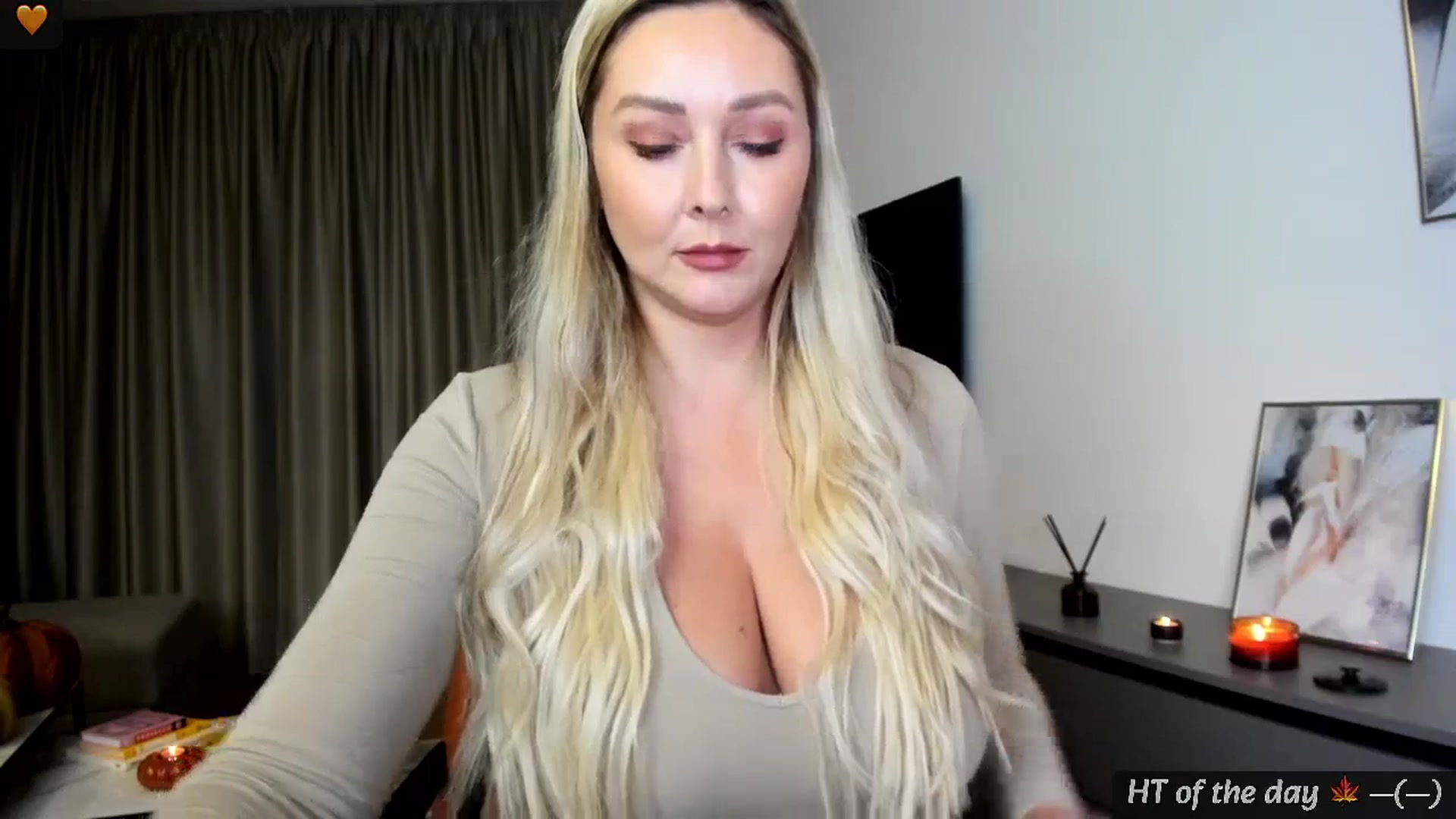 Gallery image thumbnail from Mi_Ha's myfreecams stream on, 11/11/2024, 16:36 image 7 of 20