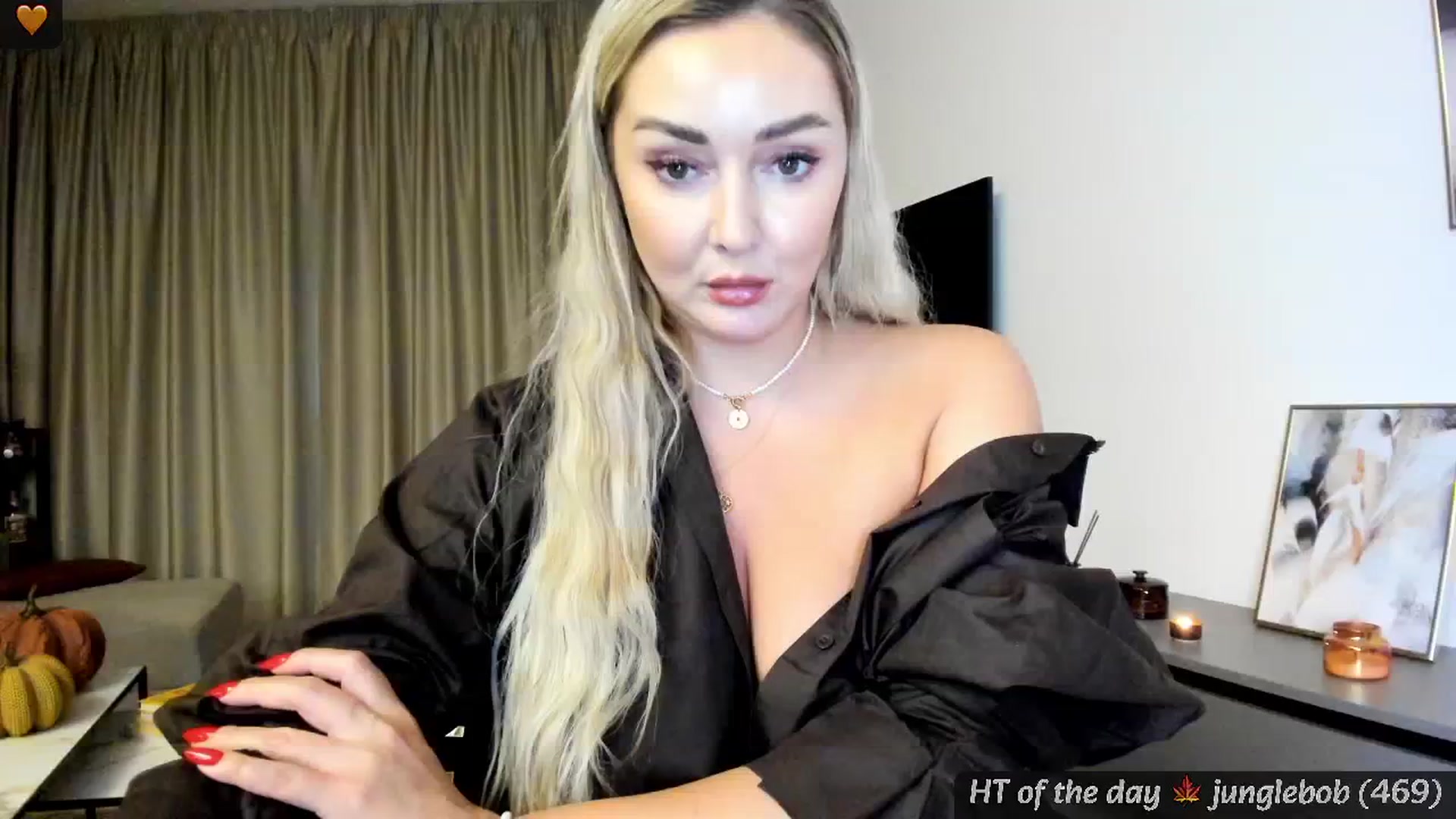 Gallery image thumbnail from Mi_Ha's myfreecams stream on, 11/17/2024, 17:20 image 4 of 20