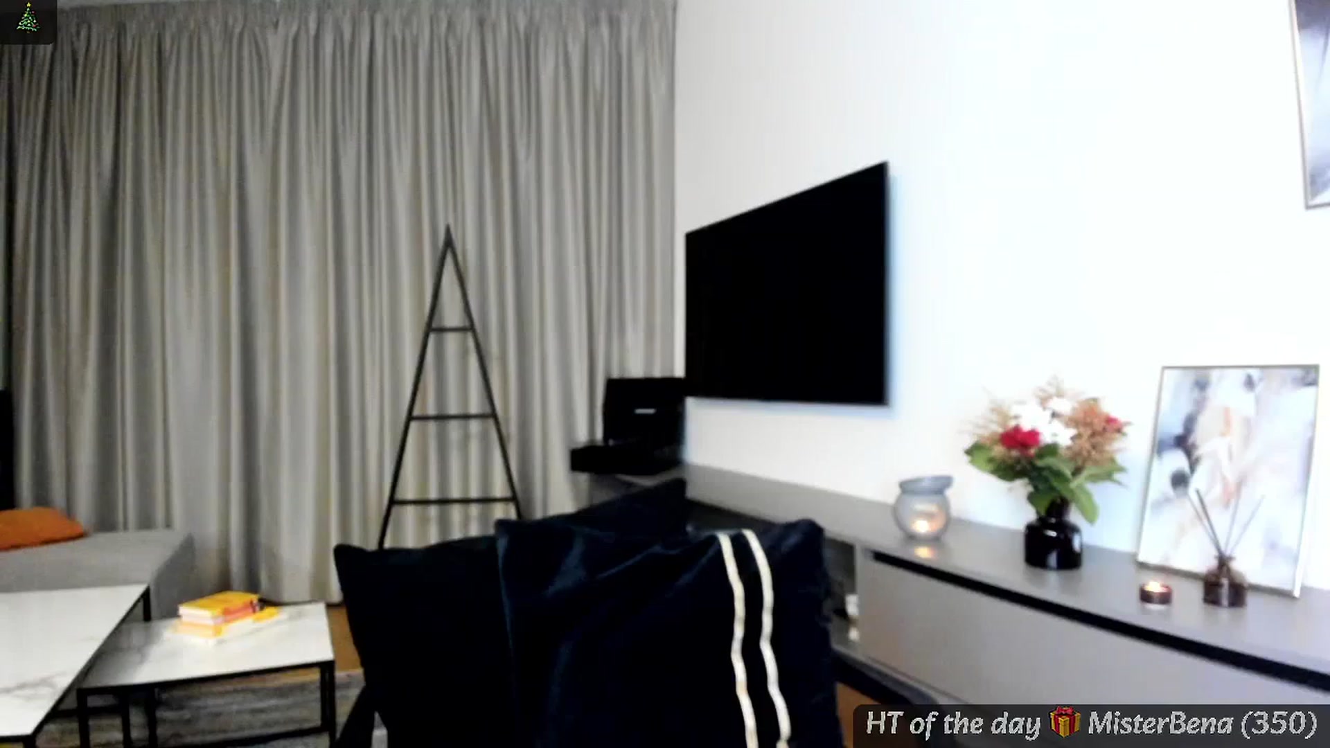 Gallery image thumbnail from Mi_Ha's myfreecams stream on, 12/06/2024, 16:22 image 17 of 20
