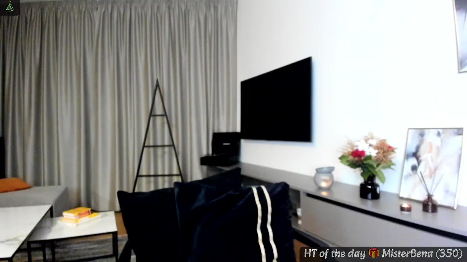 Gallery image thumbnail from Mi_Ha's myfreecams stream on, 12/06/2024, 16:22 image 14 of 20