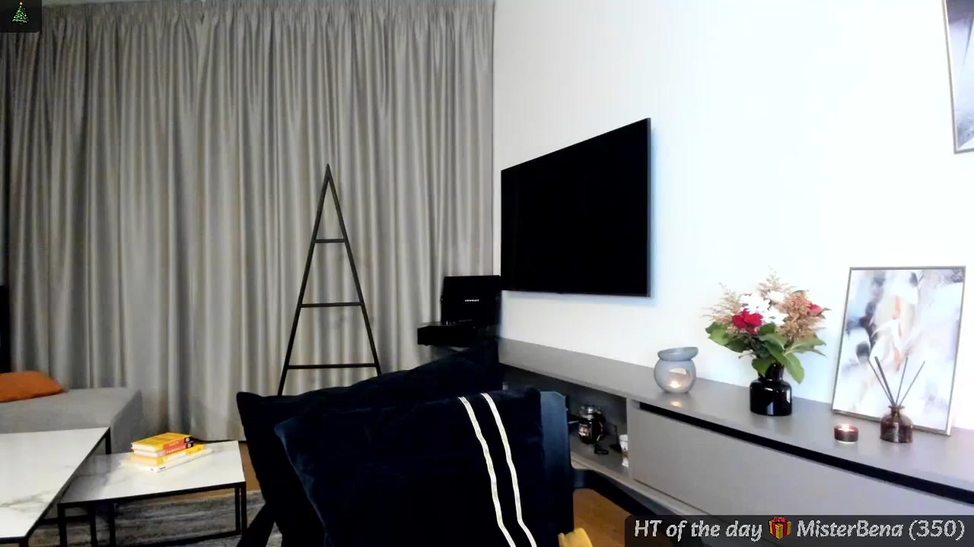 Gallery image thumbnail from Mi_Ha's myfreecams stream on, 12/06/2024, 16:22 image 7 of 20