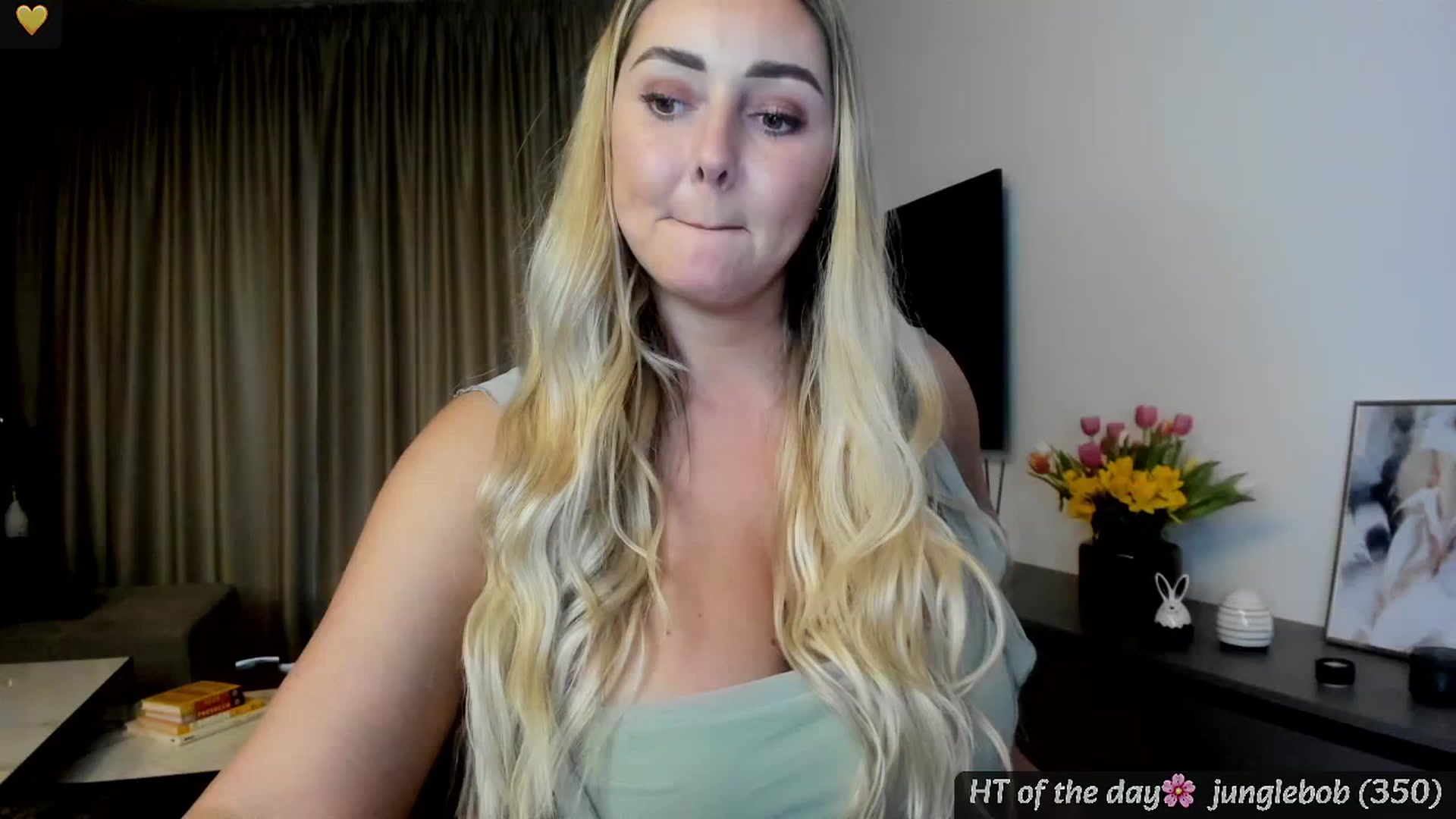 Gallery image thumbnail from Mi_Ha's myfreecams stream on, 04/16/2025, 17:31 image 16 of 20