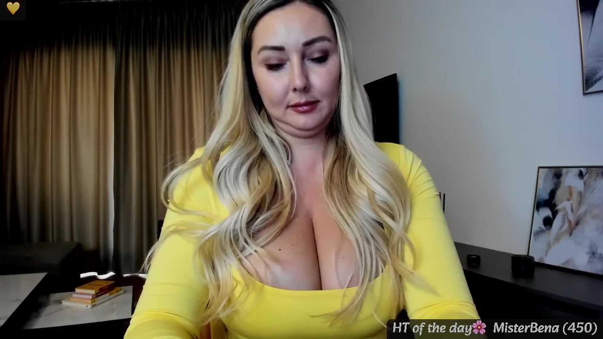 Gallery image thumbnail from Mi_Ha's myfreecams stream on, 05/01/2025, 15:54 image 17 of 20