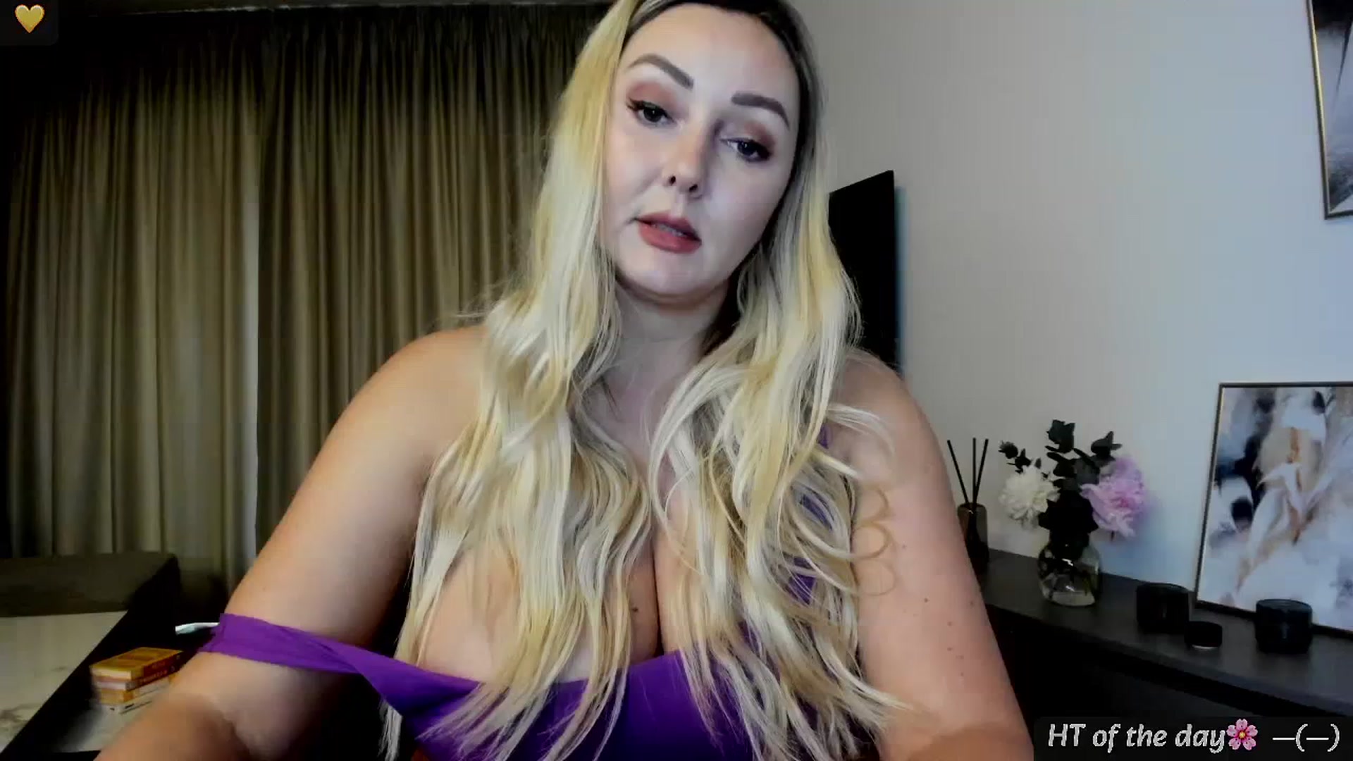 Gallery image thumbnail from Mi_Ha's myfreecams stream on, 05/18/2025, 15:52 image 7 of 20