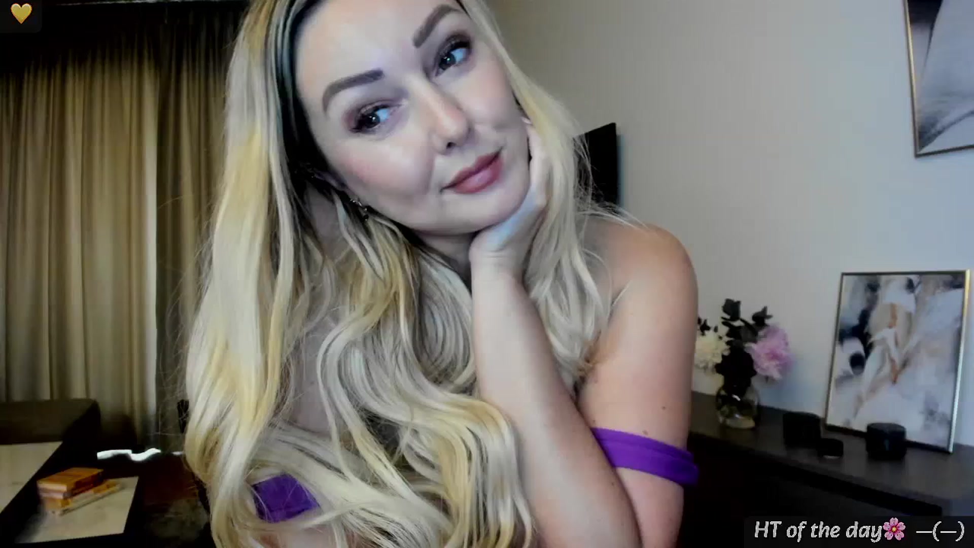 Gallery image thumbnail from Mi_Ha's myfreecams stream on, 05/18/2025, 15:52 image 12 of 20