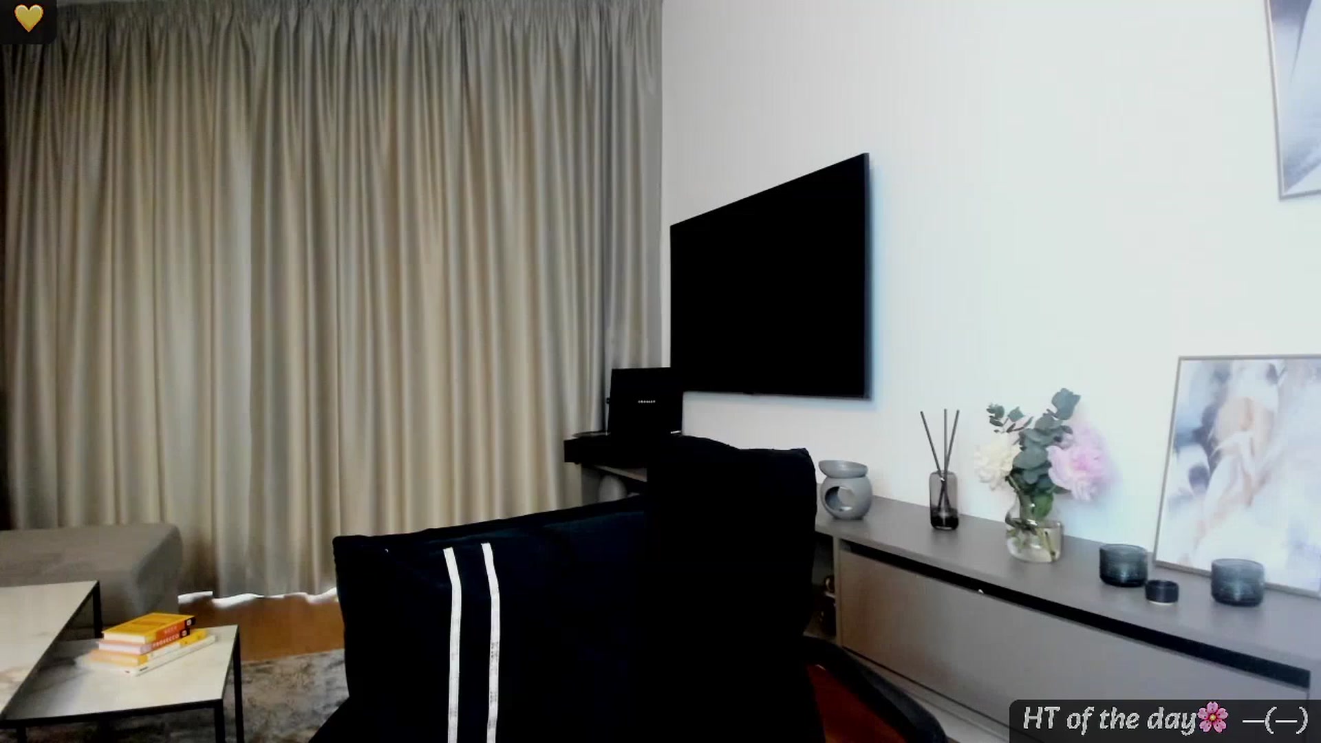 Gallery image thumbnail from Mi_Ha's myfreecams stream on, 05/19/2025, 20:00 image 2 of 20