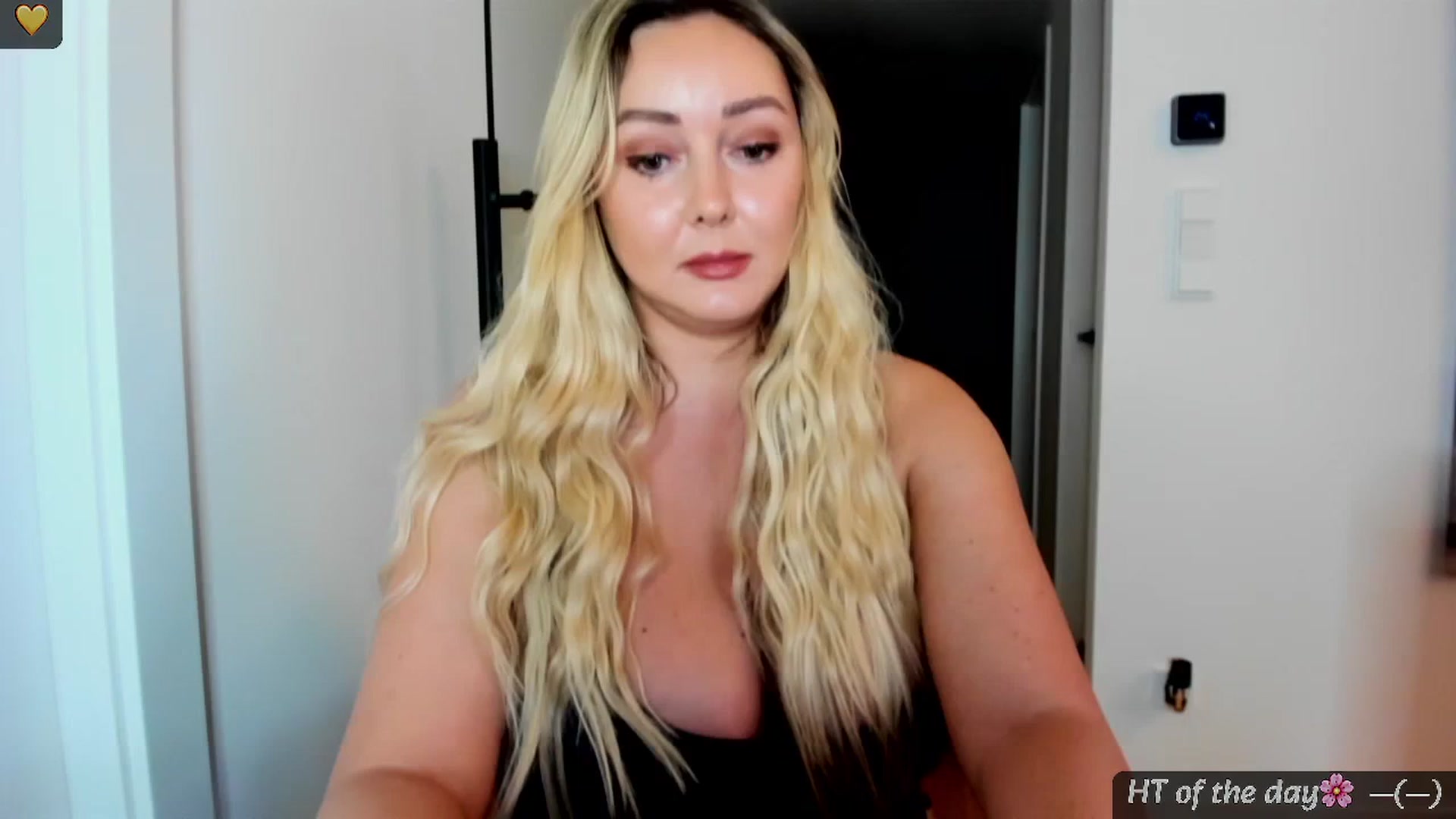 Gallery image thumbnail from Mi_Ha's myfreecams stream on, 05/21/2025, 13:19 image 6 of 20